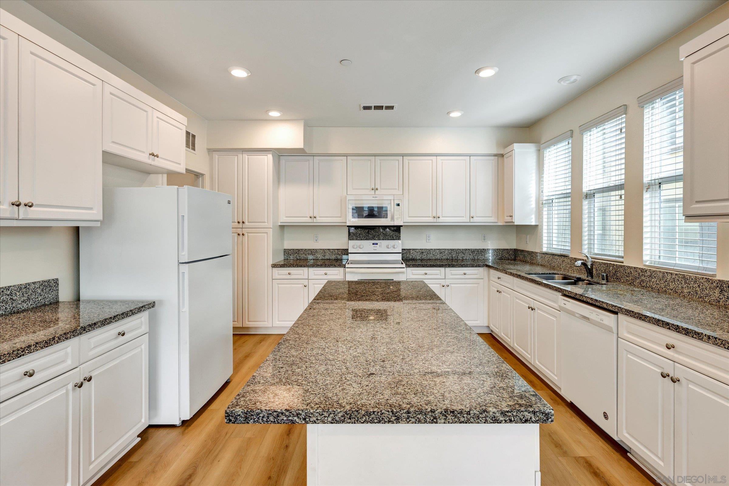 Detail Gallery Image 4 of 37 For 311  Mission Terrace Ave, San Marcos,  CA 92069 - 4 Beds | 3/1 Baths