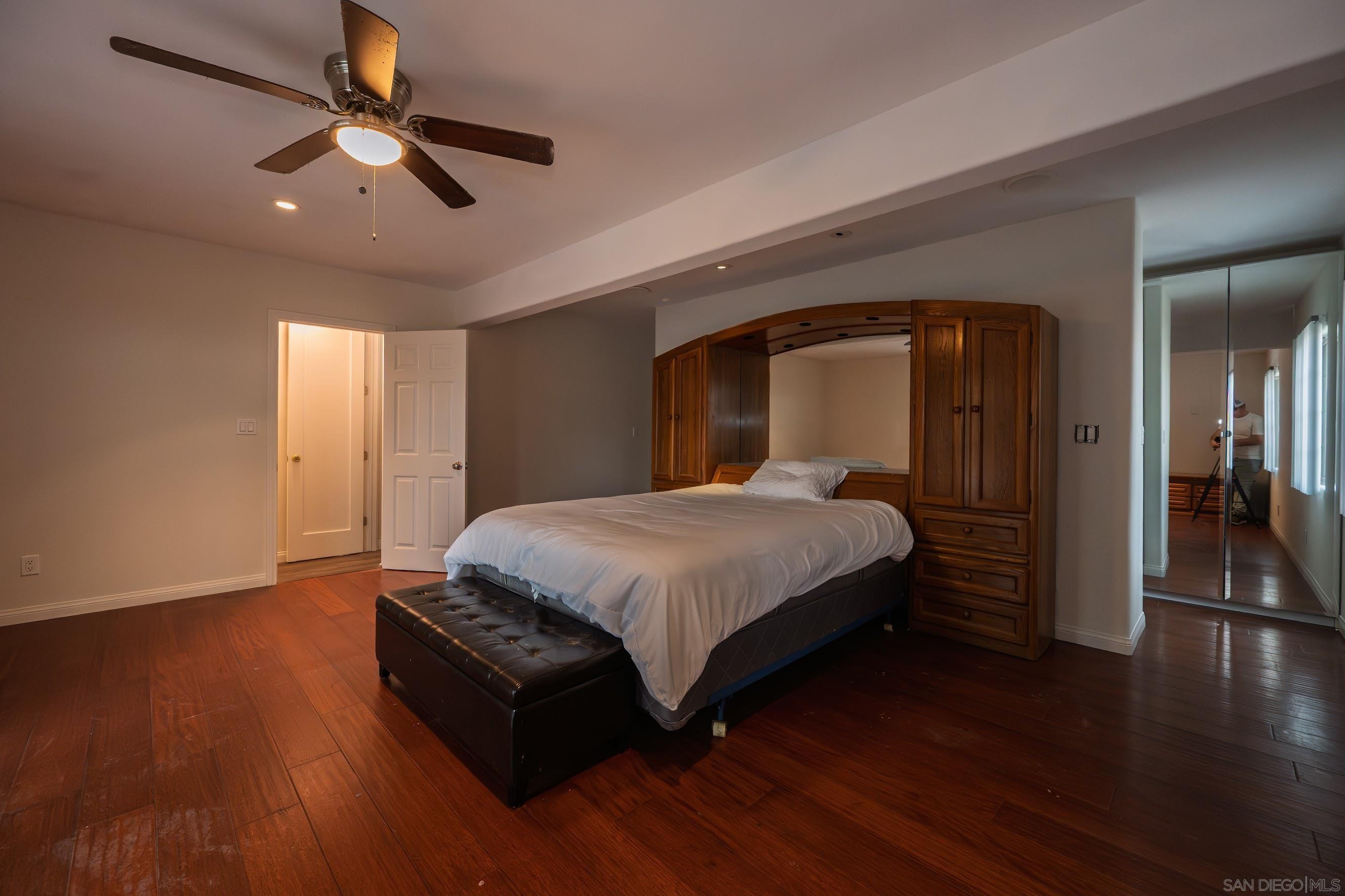 Detail Gallery Image 12 of 51 For 444  Avalon Dr., Vista,  CA 92084 - 6 Beds | 4 Baths