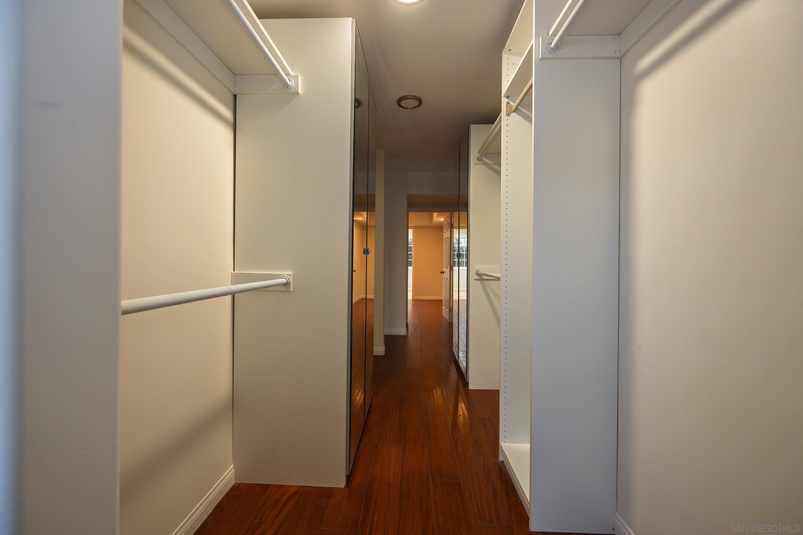 Detail Gallery Image 13 of 51 For 444  Avalon Dr., Vista,  CA 92084 - 6 Beds | 4 Baths