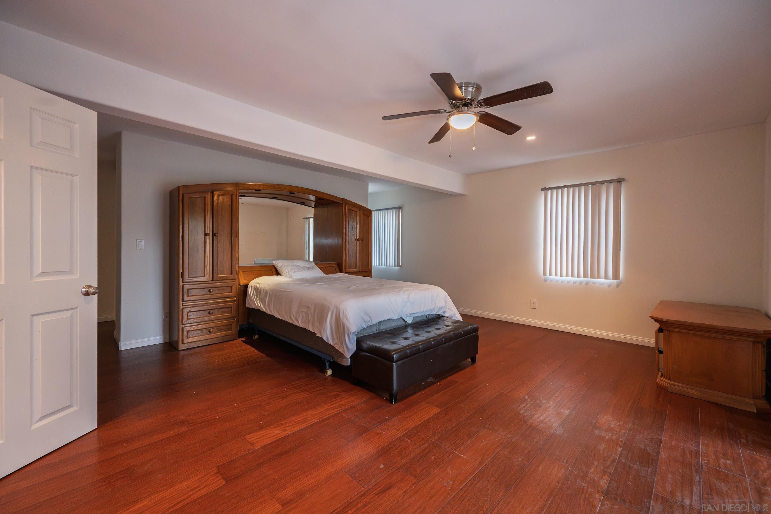 Detail Gallery Image 13 of 51 For 444  Avalon Dr., Vista,  CA 92084 - 6 Beds | 4 Baths