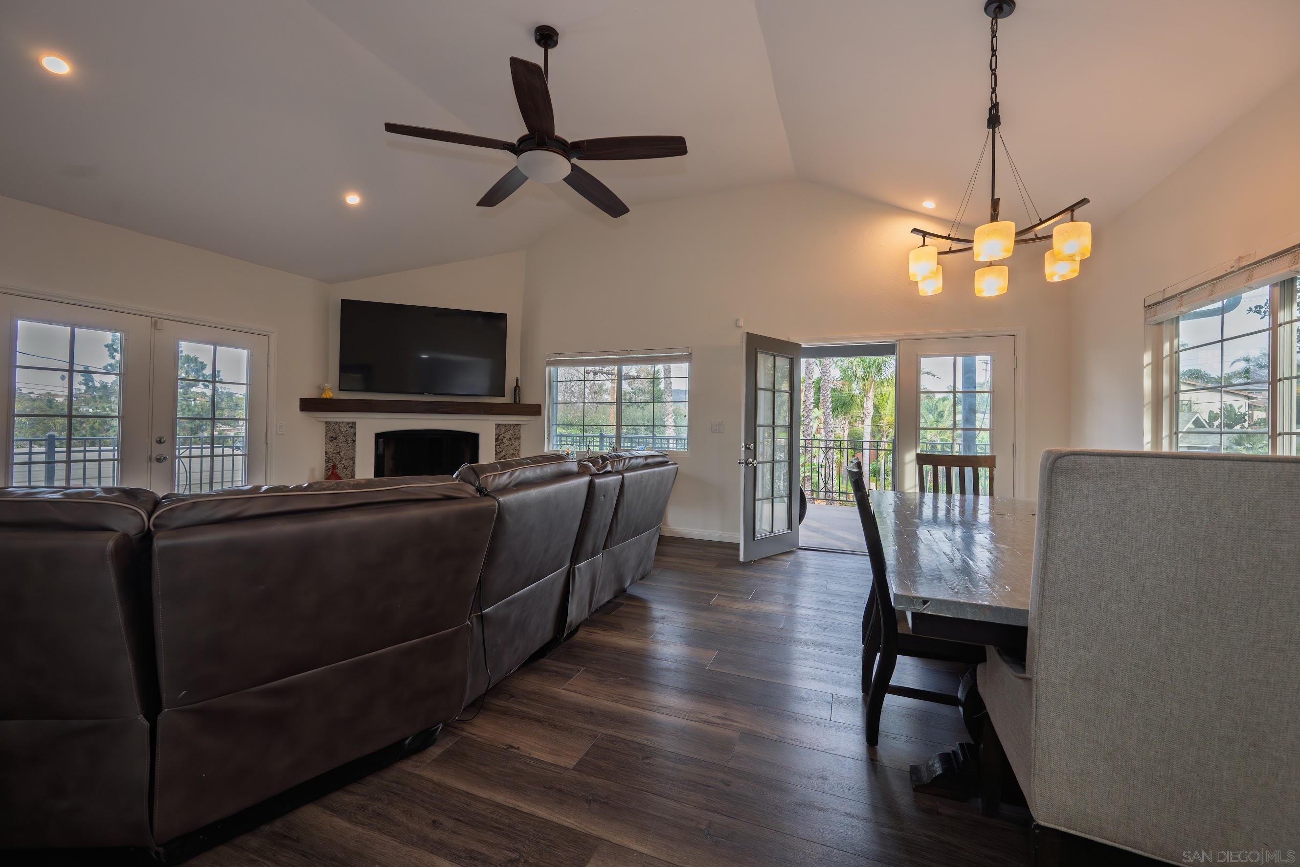 Detail Gallery Image 15 of 51 For 444  Avalon Dr., Vista,  CA 92084 - 6 Beds | 4 Baths