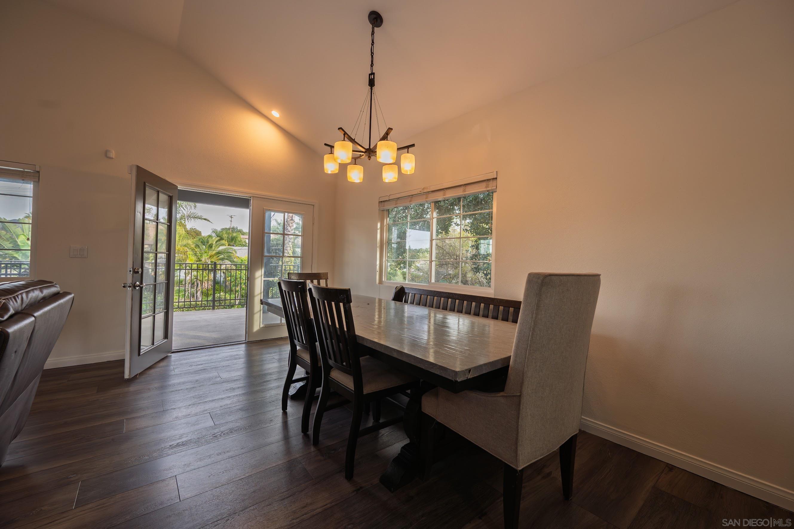 Detail Gallery Image 16 of 51 For 444  Avalon Dr., Vista,  CA 92084 - 6 Beds | 4 Baths