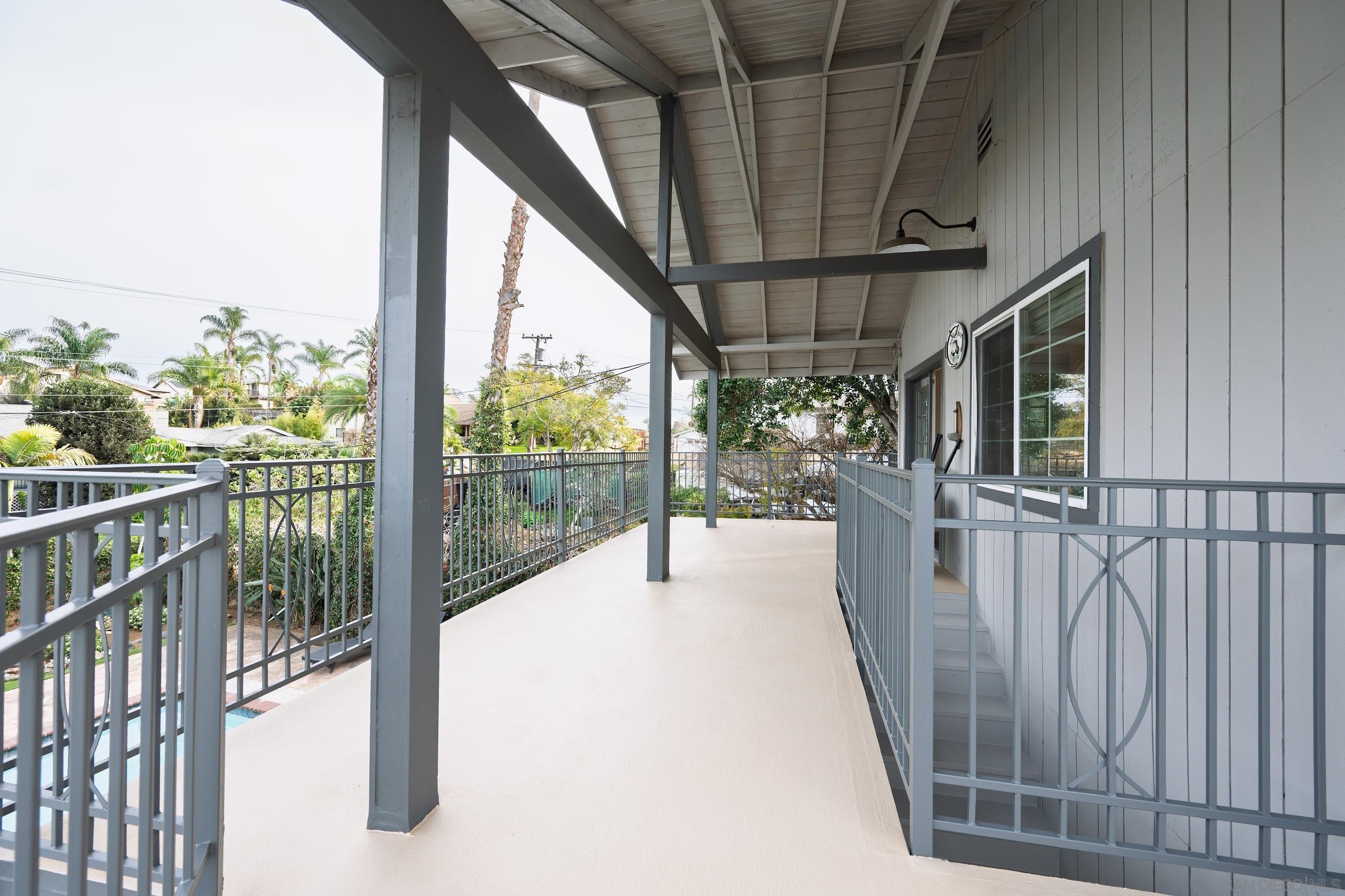 Detail Gallery Image 18 of 51 For 444  Avalon Dr., Vista,  CA 92084 - 6 Beds | 4 Baths