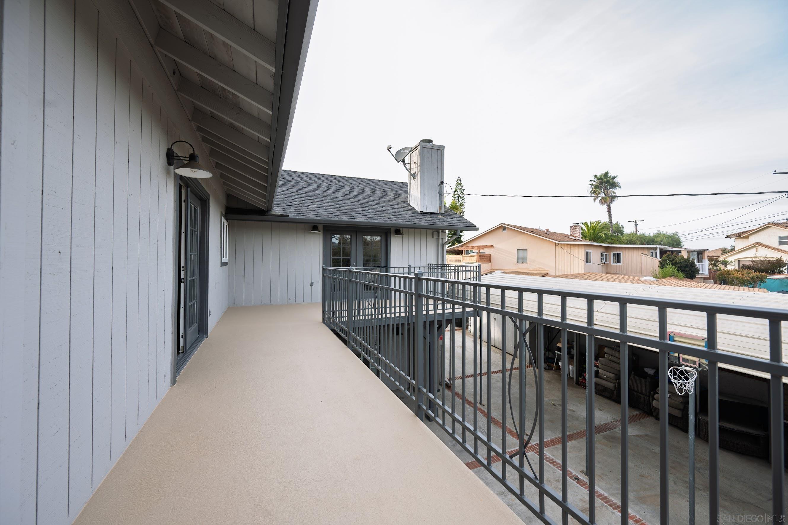 Detail Gallery Image 19 of 51 For 444  Avalon Dr., Vista,  CA 92084 - 6 Beds | 4 Baths