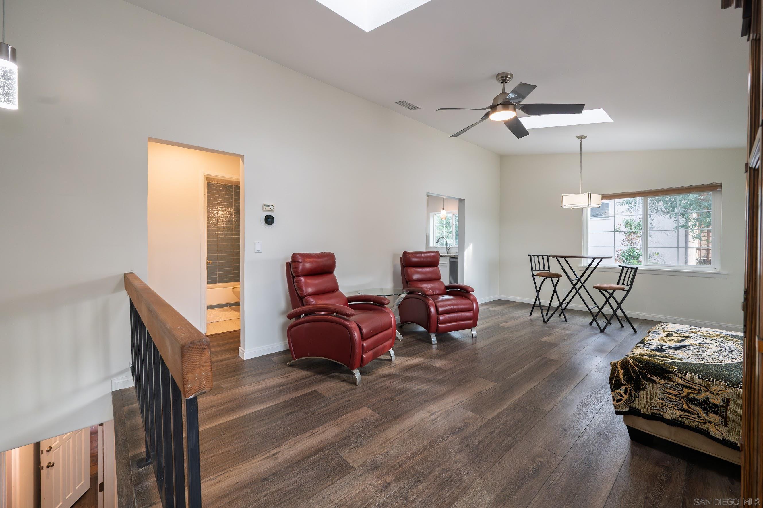 Detail Gallery Image 3 of 51 For 444  Avalon Dr., Vista,  CA 92084 - 6 Beds | 4 Baths