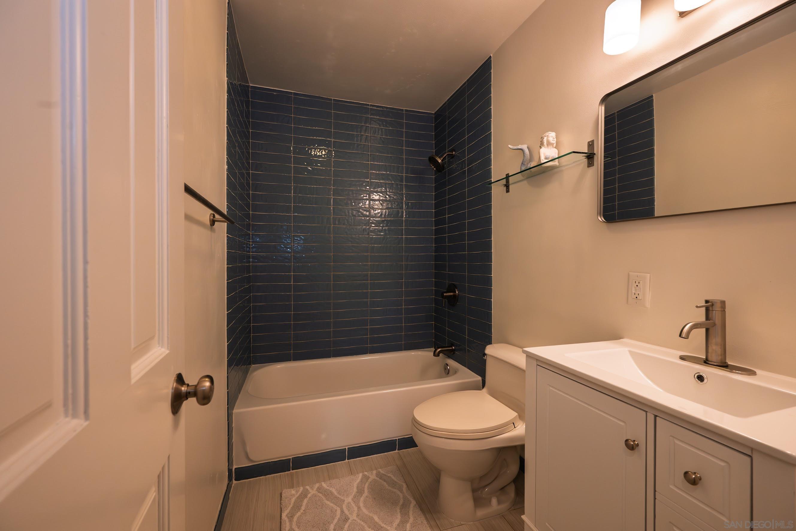 Detail Gallery Image 21 of 51 For 444  Avalon Dr., Vista,  CA 92084 - 6 Beds | 4 Baths