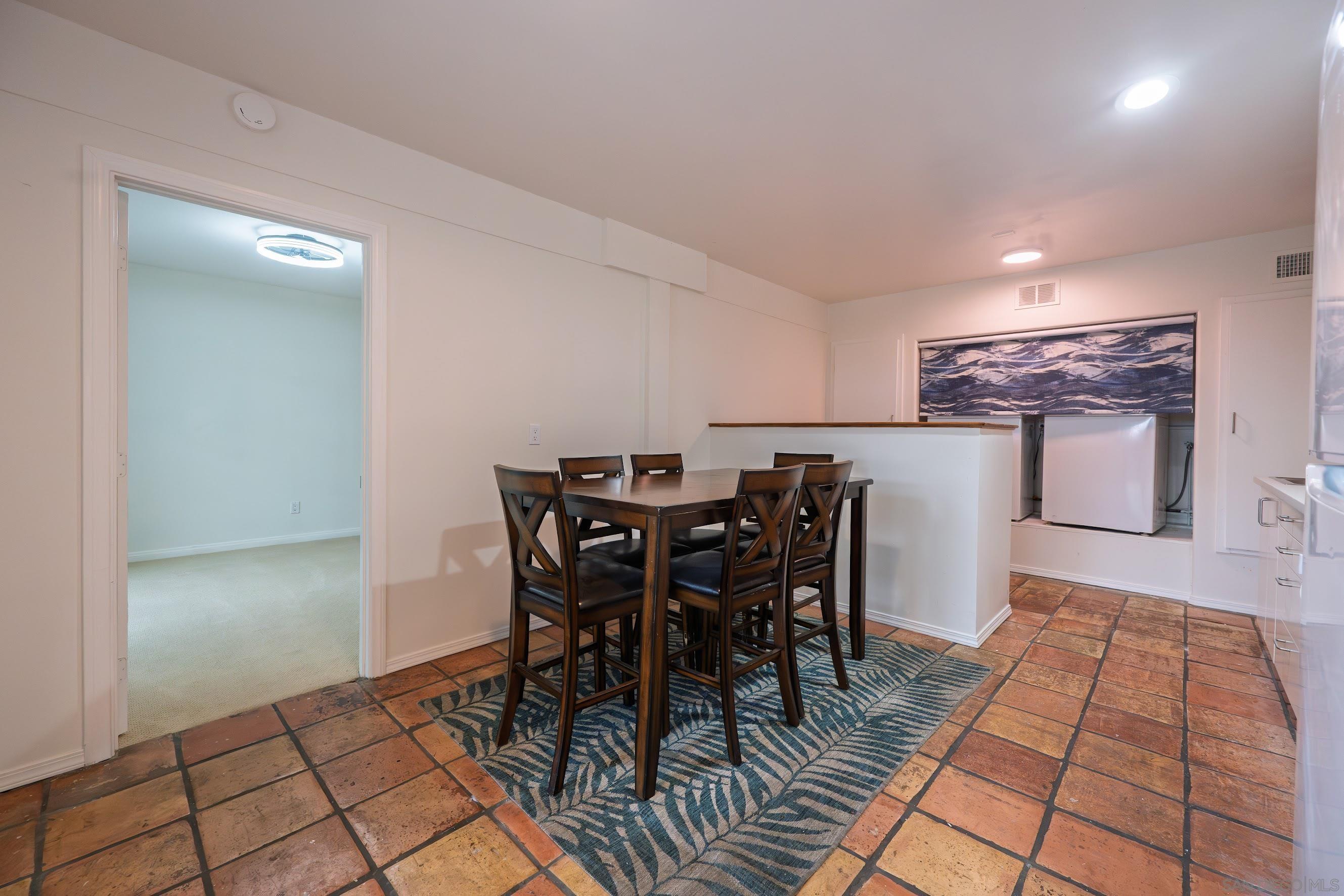 Detail Gallery Image 28 of 51 For 444  Avalon Dr., Vista,  CA 92084 - 6 Beds | 4 Baths