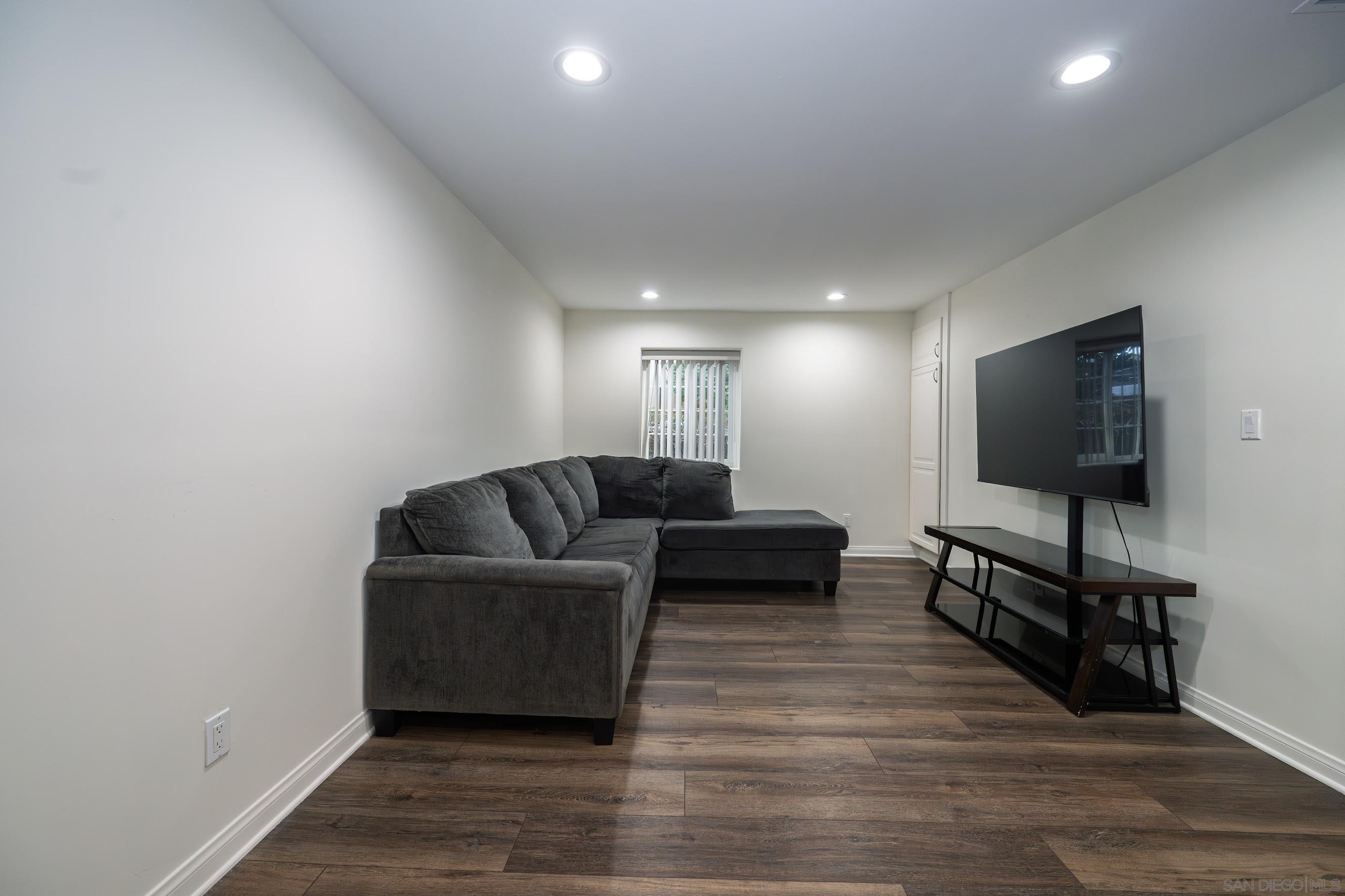 Detail Gallery Image 31 of 51 For 444  Avalon Dr., Vista,  CA 92084 - 6 Beds | 4 Baths