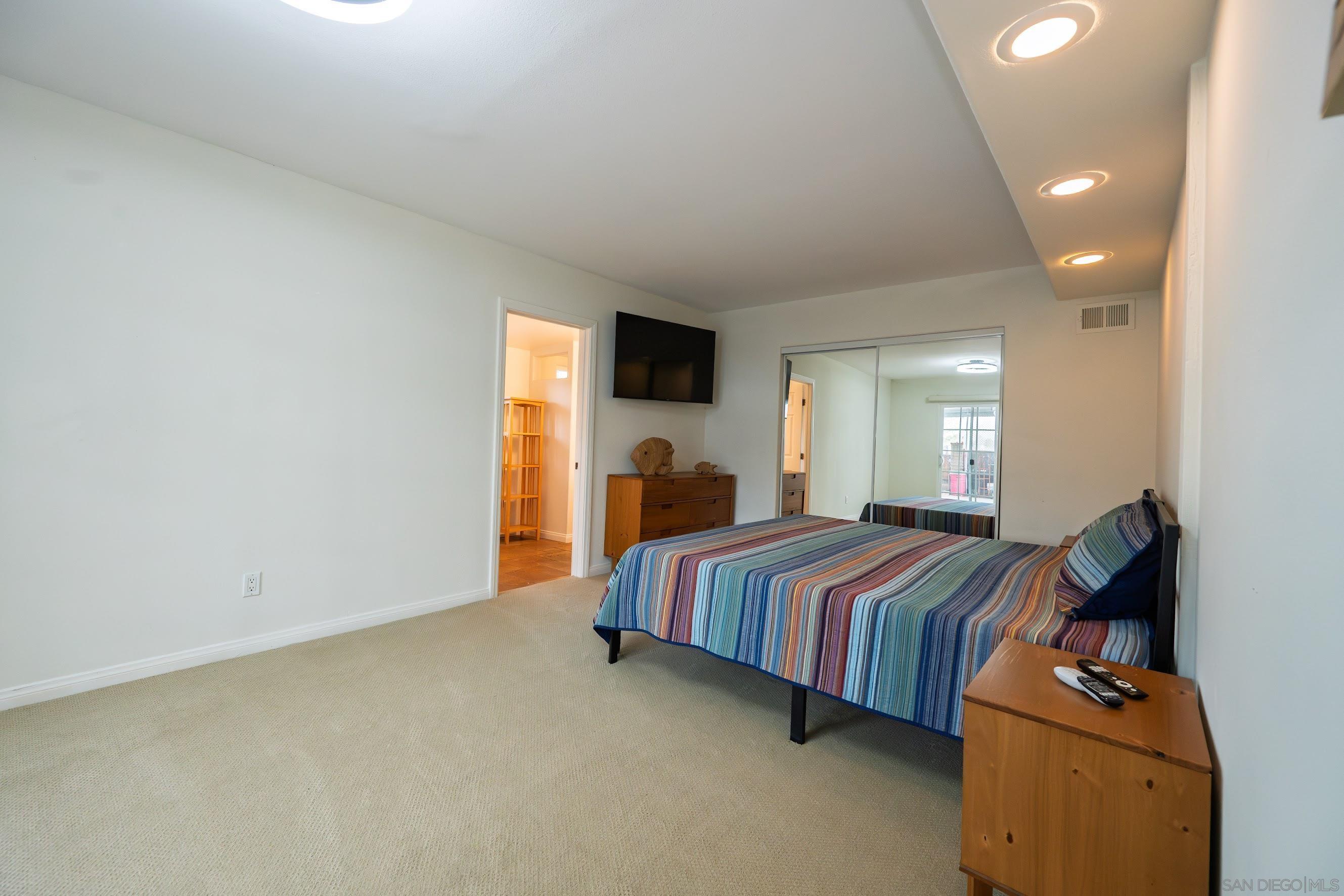 Detail Gallery Image 32 of 51 For 444  Avalon Dr., Vista,  CA 92084 - 6 Beds | 4 Baths