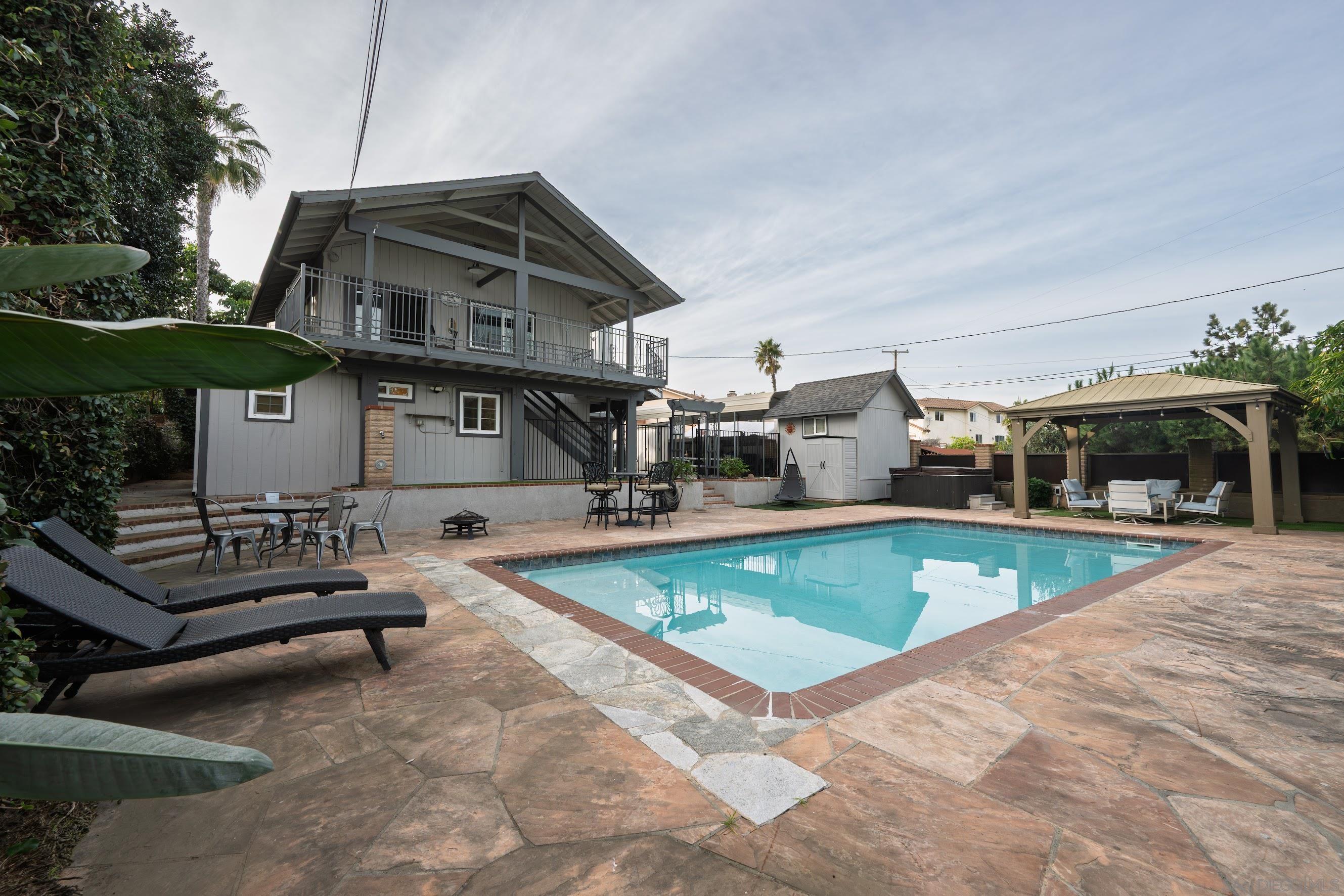 Detail Gallery Image 36 of 51 For 444  Avalon Dr., Vista,  CA 92084 - 6 Beds | 4 Baths