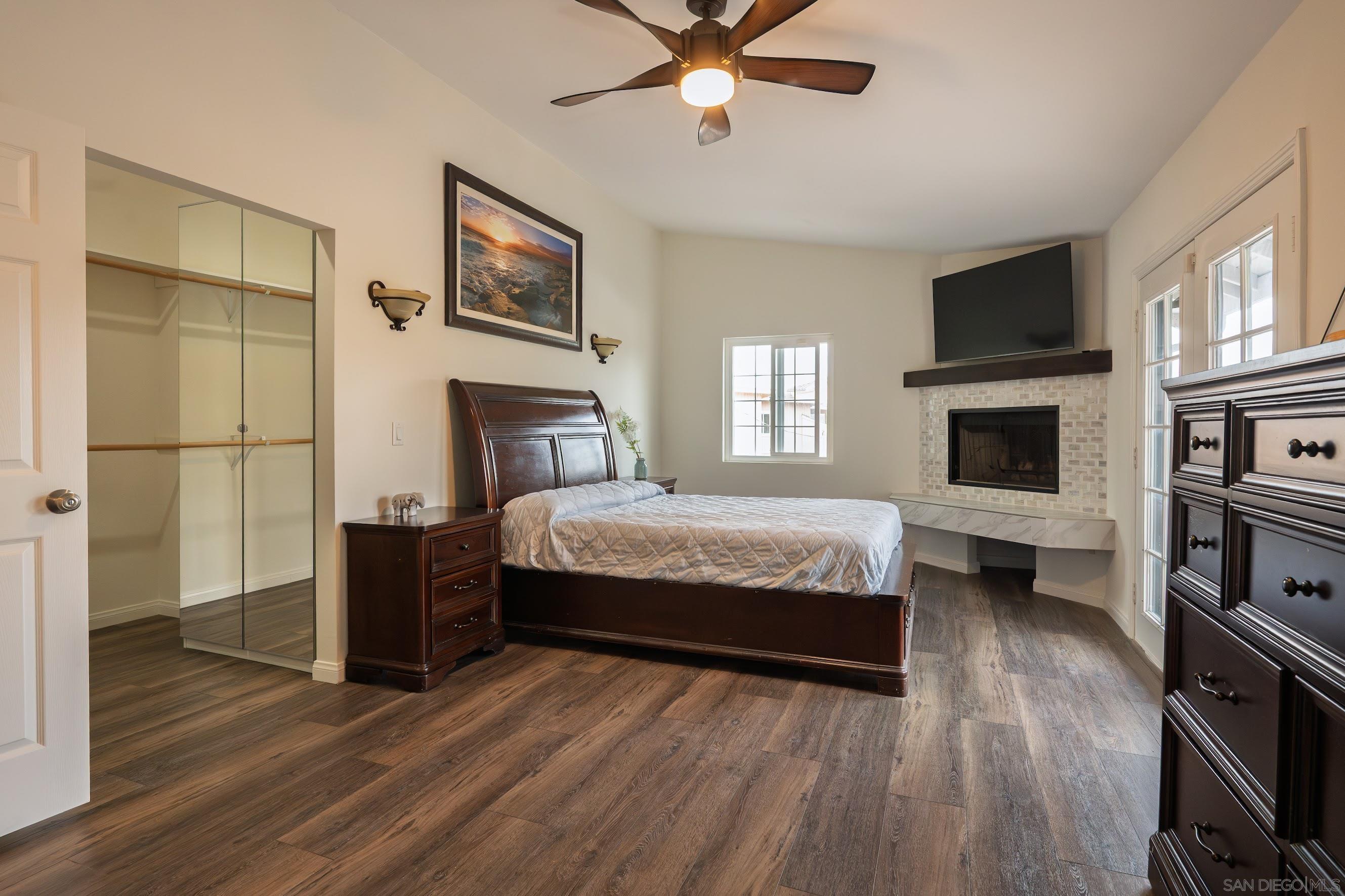 Detail Gallery Image 5 of 51 For 444  Avalon Dr., Vista,  CA 92084 - 6 Beds | 4 Baths