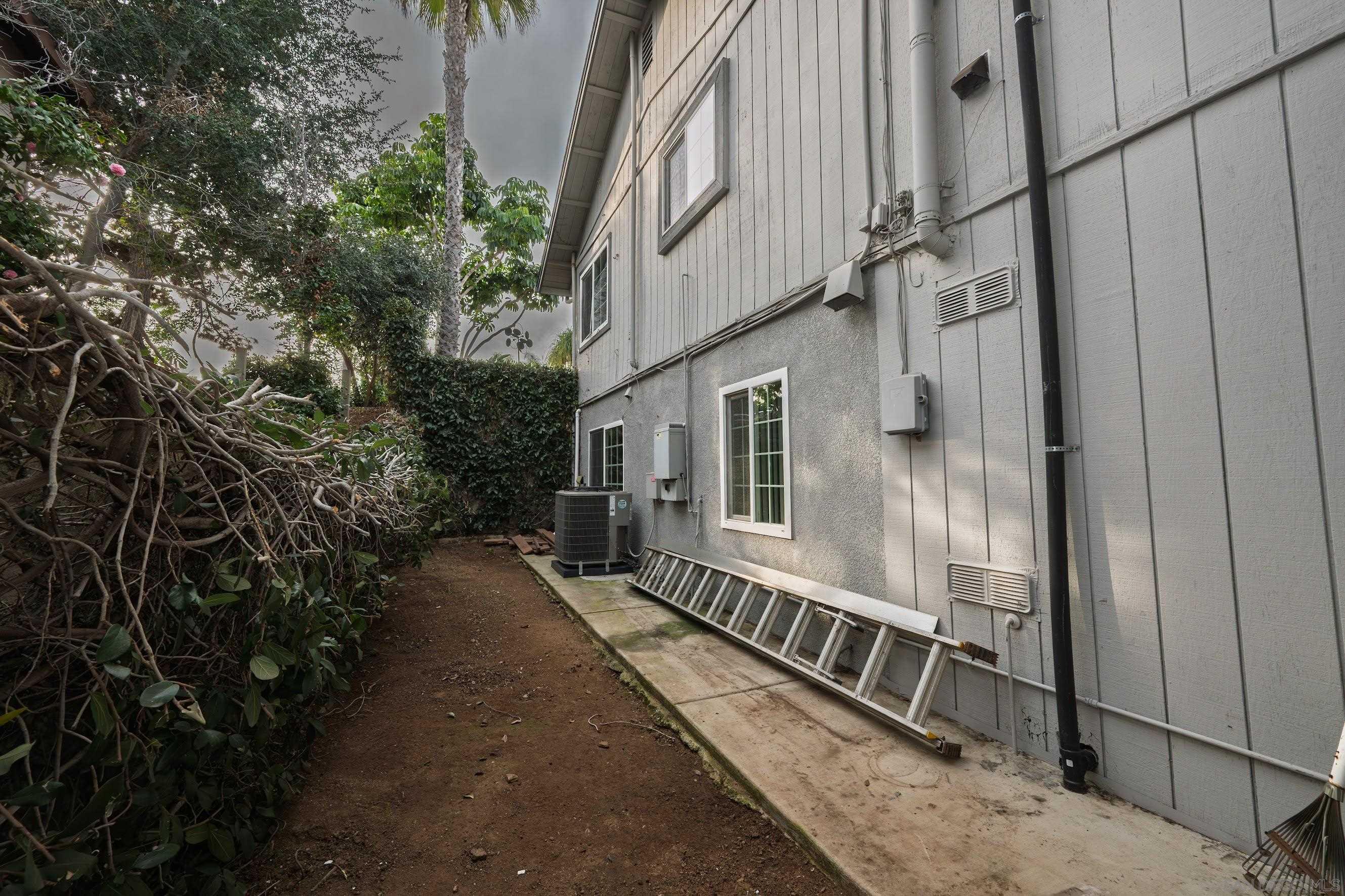 Detail Gallery Image 48 of 51 For 444  Avalon Dr., Vista,  CA 92084 - 6 Beds | 4 Baths