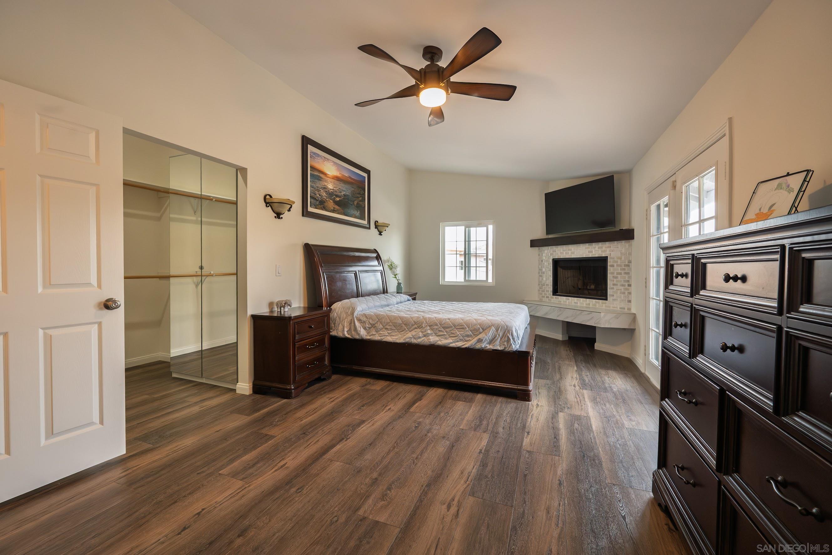 Detail Gallery Image 8 of 51 For 444  Avalon Dr., Vista,  CA 92084 - 6 Beds | 4 Baths