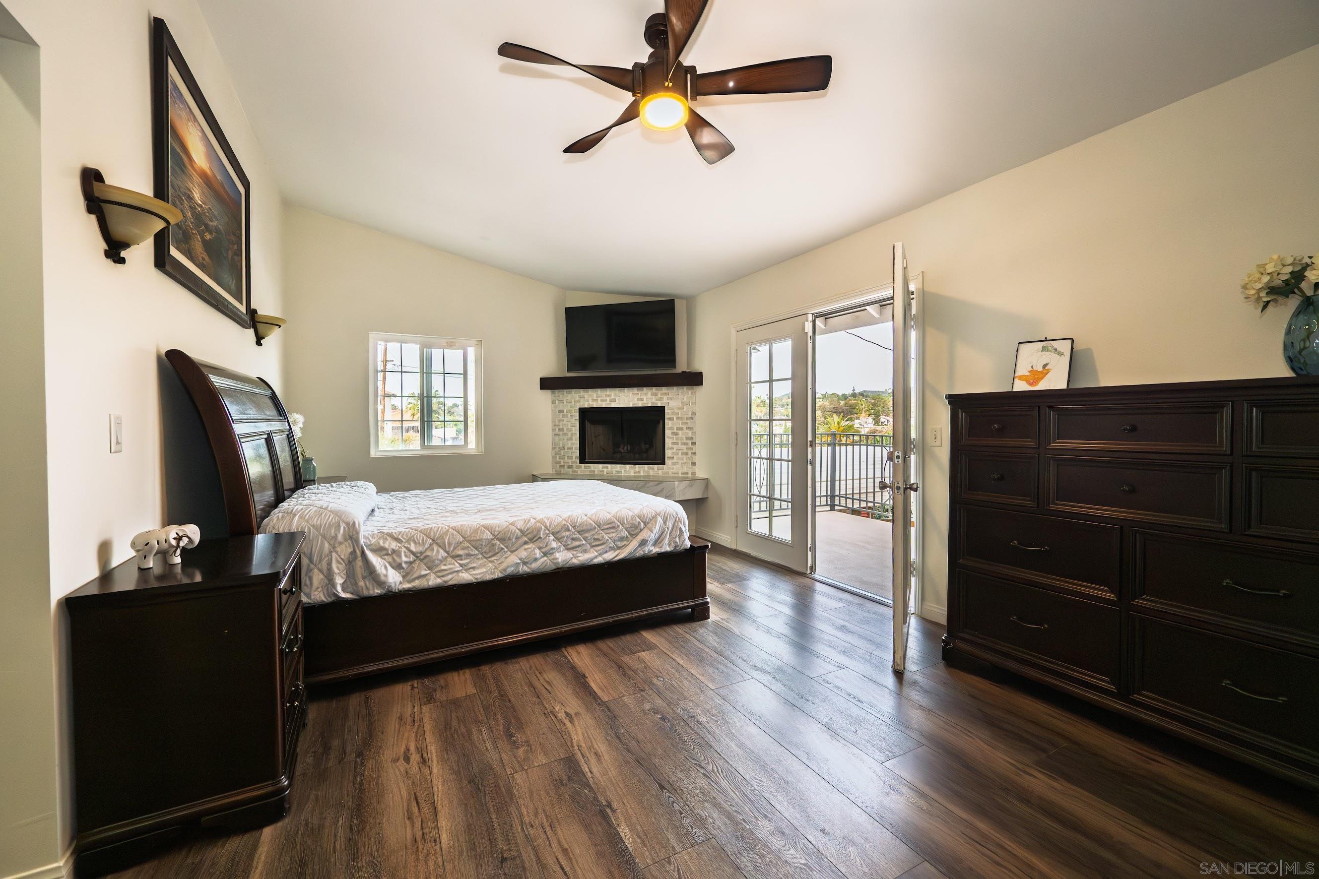 Detail Gallery Image 8 of 51 For 444  Avalon Dr., Vista,  CA 92084 - 6 Beds | 4 Baths