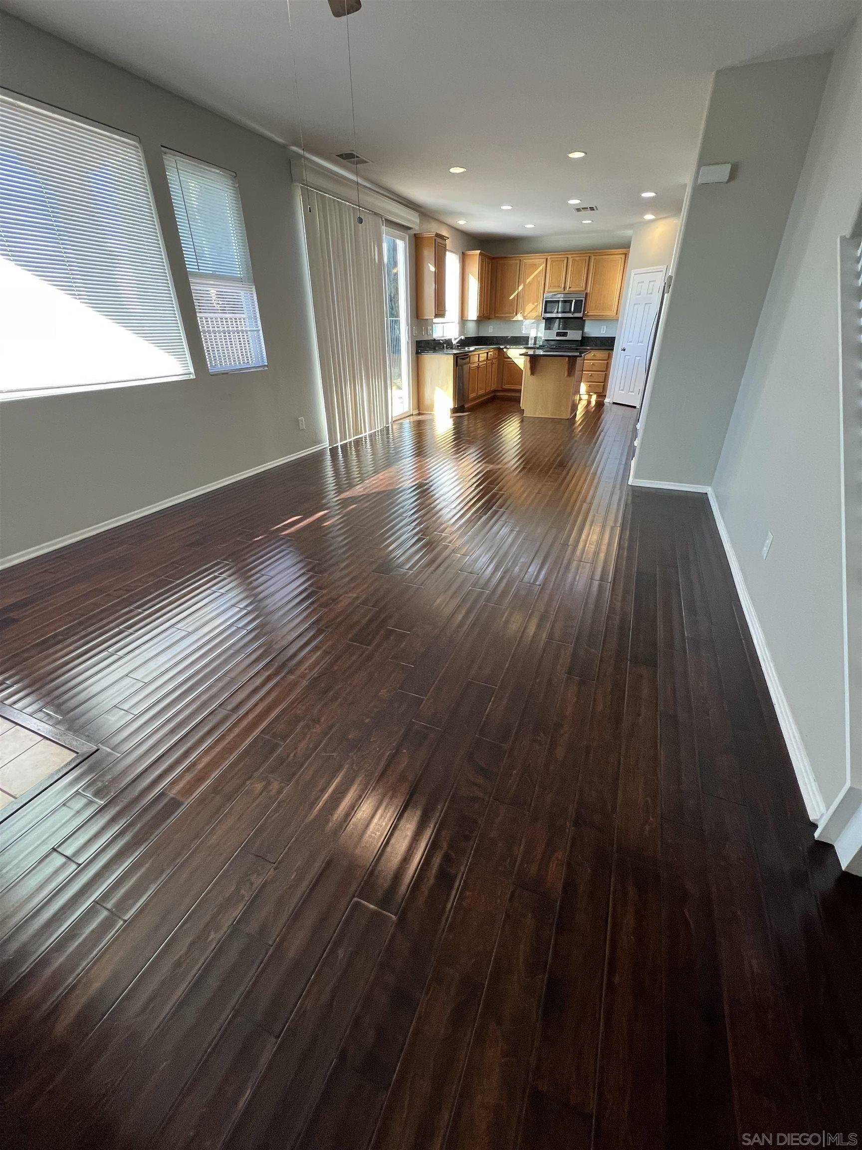 Detail Gallery Image 9 of 29 For 1454  Marble Canyon Way, Chula Vista,  CA 91915 - 5 Beds | 3/1 Baths