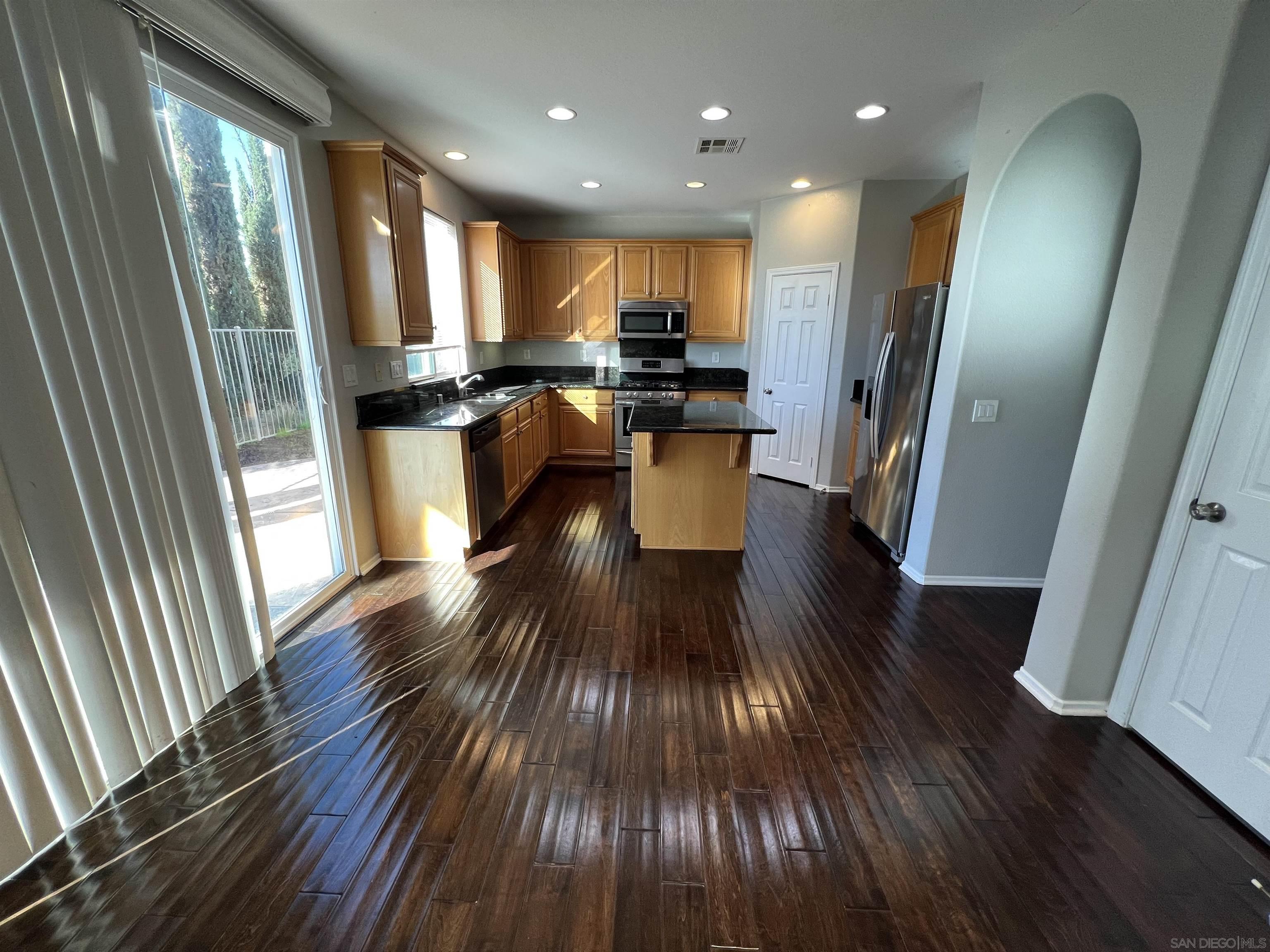 Detail Gallery Image 10 of 29 For 1454  Marble Canyon Way, Chula Vista,  CA 91915 - 5 Beds | 3/1 Baths