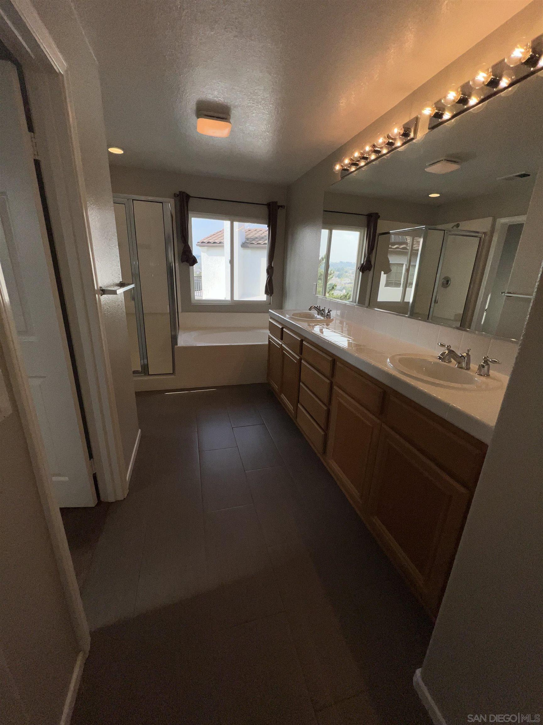 Detail Gallery Image 15 of 29 For 1454  Marble Canyon Way, Chula Vista,  CA 91915 - 5 Beds | 3/1 Baths