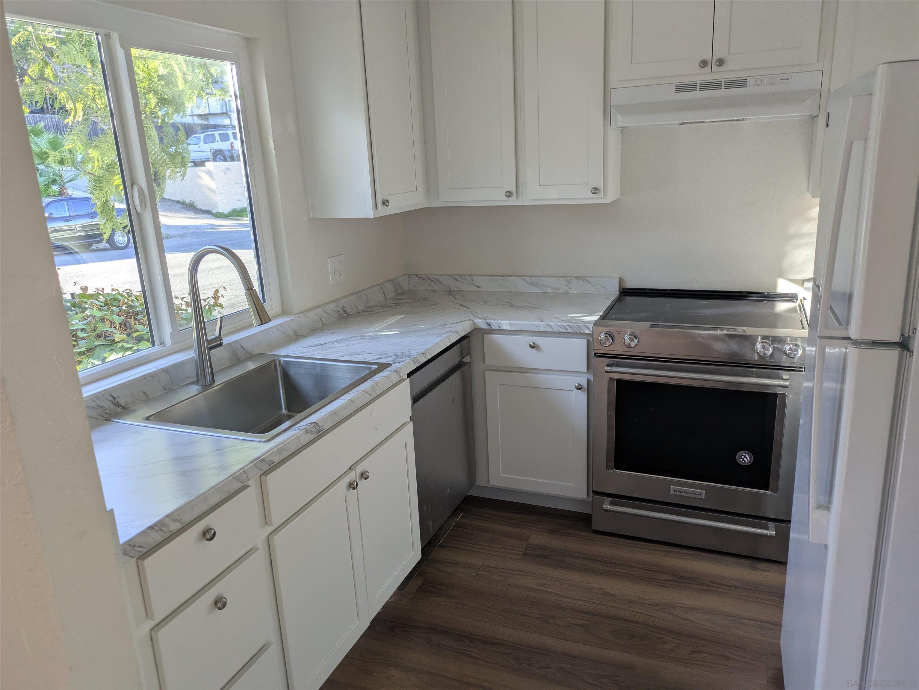 Detail Gallery Image 2 of 6 For 226 S Grape St, Escondido,  CA 92025 - 2 Beds | 1/1 Baths