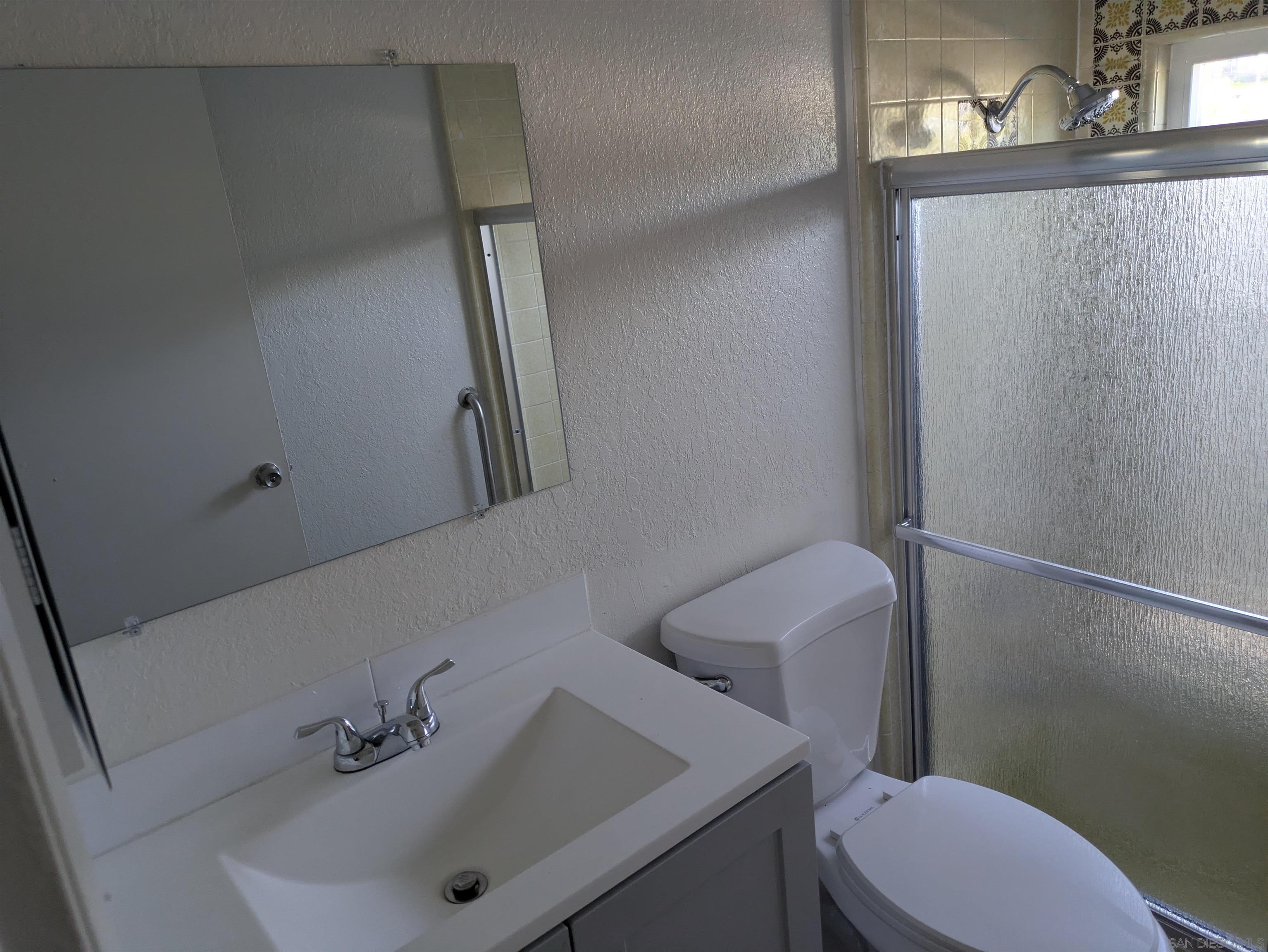 Detail Gallery Image 3 of 6 For 226 S Grape St, Escondido,  CA 92025 - 2 Beds | 1/1 Baths