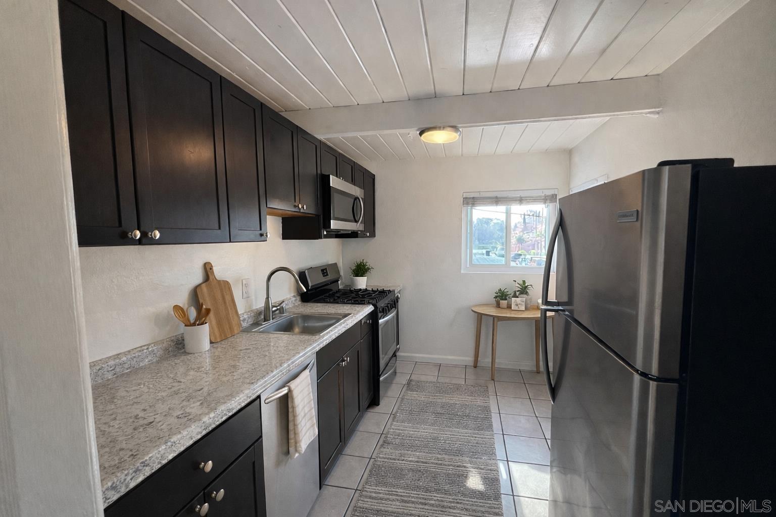 Detail Gallery Image 4 of 7 For 3260  Greely Ave, San Diego,  CA 92113 - 2 Beds | 1 Baths