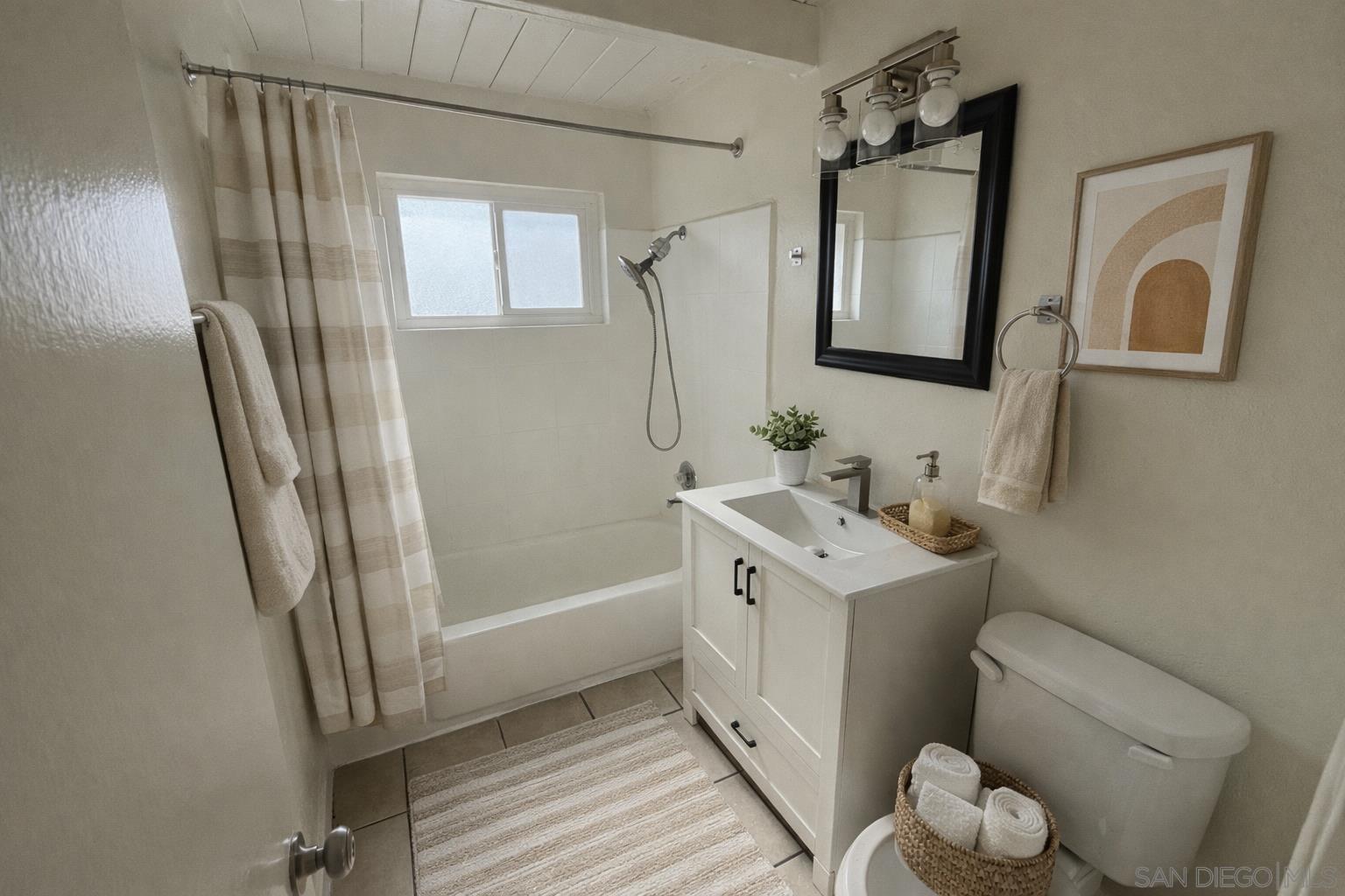 Detail Gallery Image 6 of 7 For 3260  Greely Ave, San Diego,  CA 92113 - 2 Beds | 1 Baths