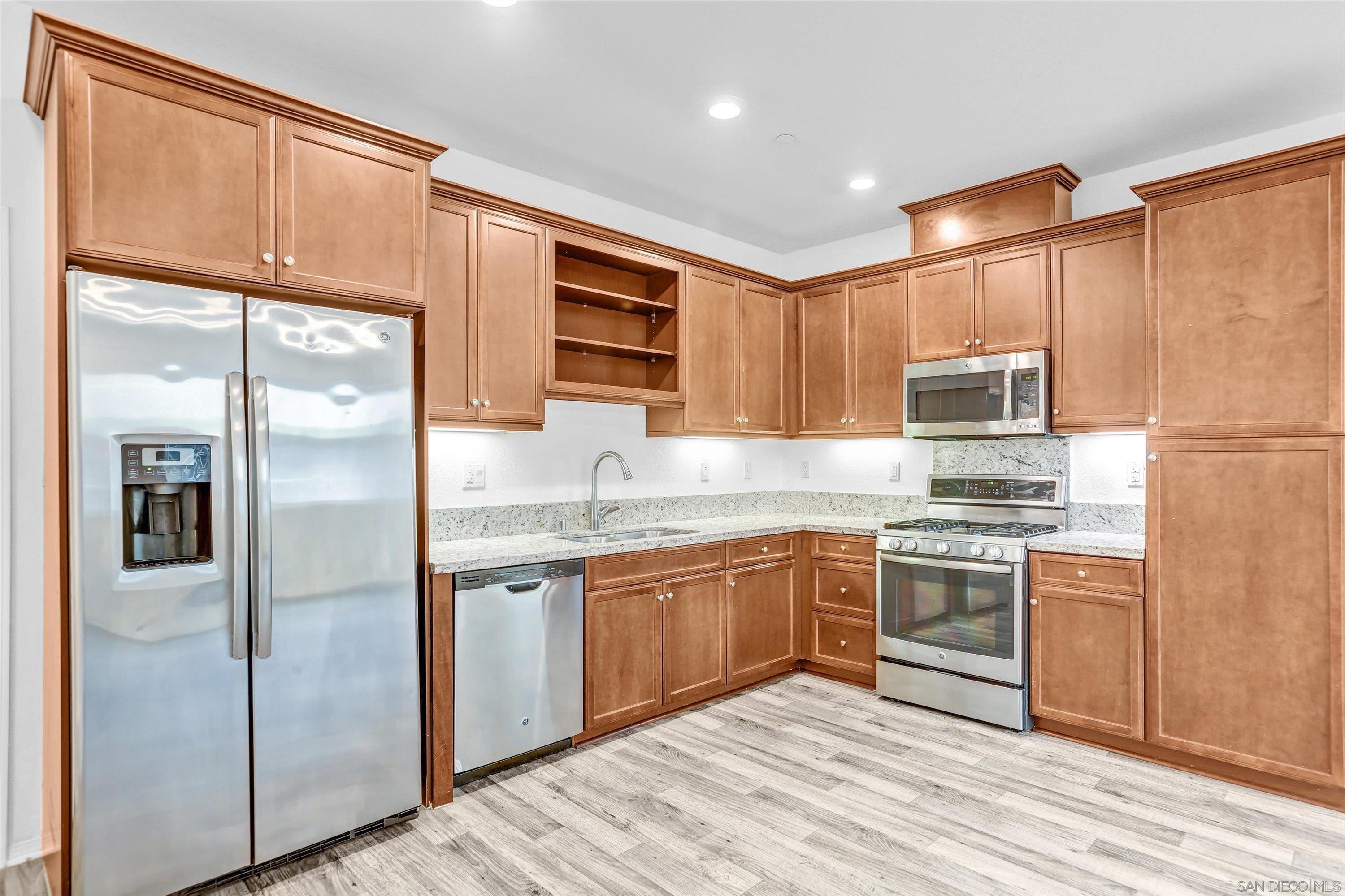 Detail Gallery Image 12 of 40 For 1514  Crown Ln Unit  #2,  Chula Vista,  CA 91915 - 3 Beds | 2/1 Baths