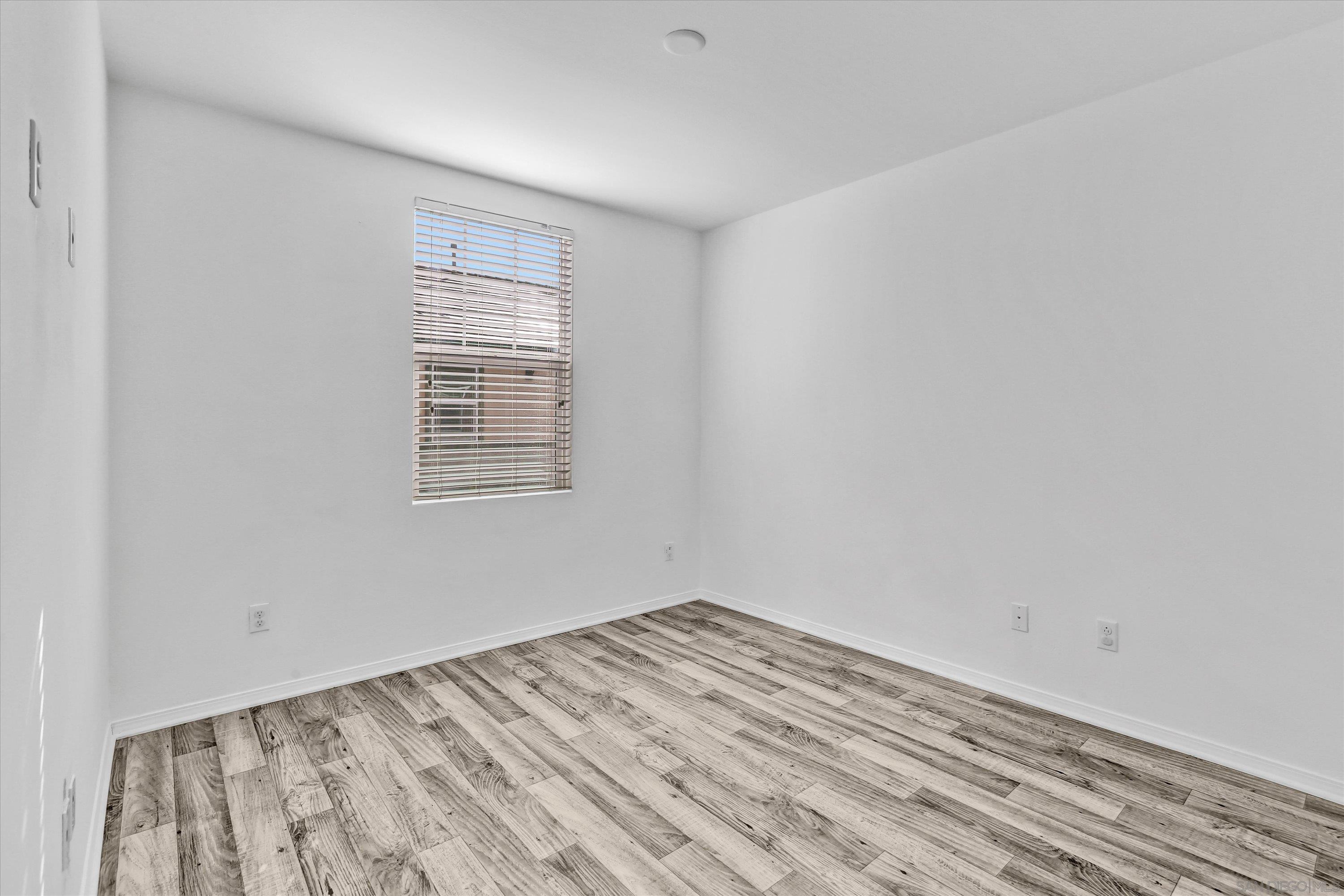 Detail Gallery Image 23 of 40 For 1514  Crown Ln Unit  #2,  Chula Vista,  CA 91915 - 3 Beds | 2/1 Baths