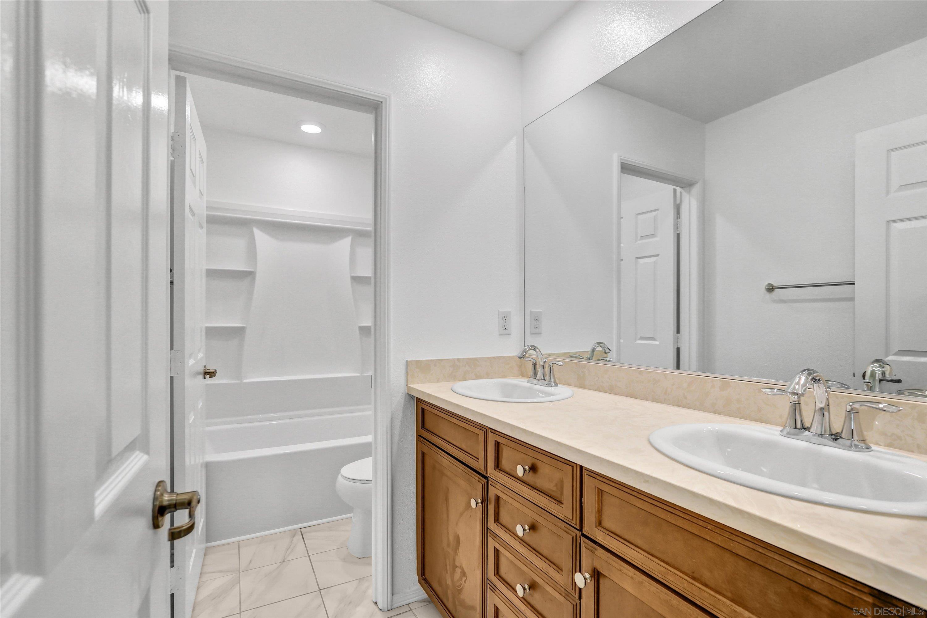 Detail Gallery Image 26 of 39 For 1514  Crown Ln Unit  #2,  Chula Vista,  CA 91915 - 3 Beds | 2/1 Baths