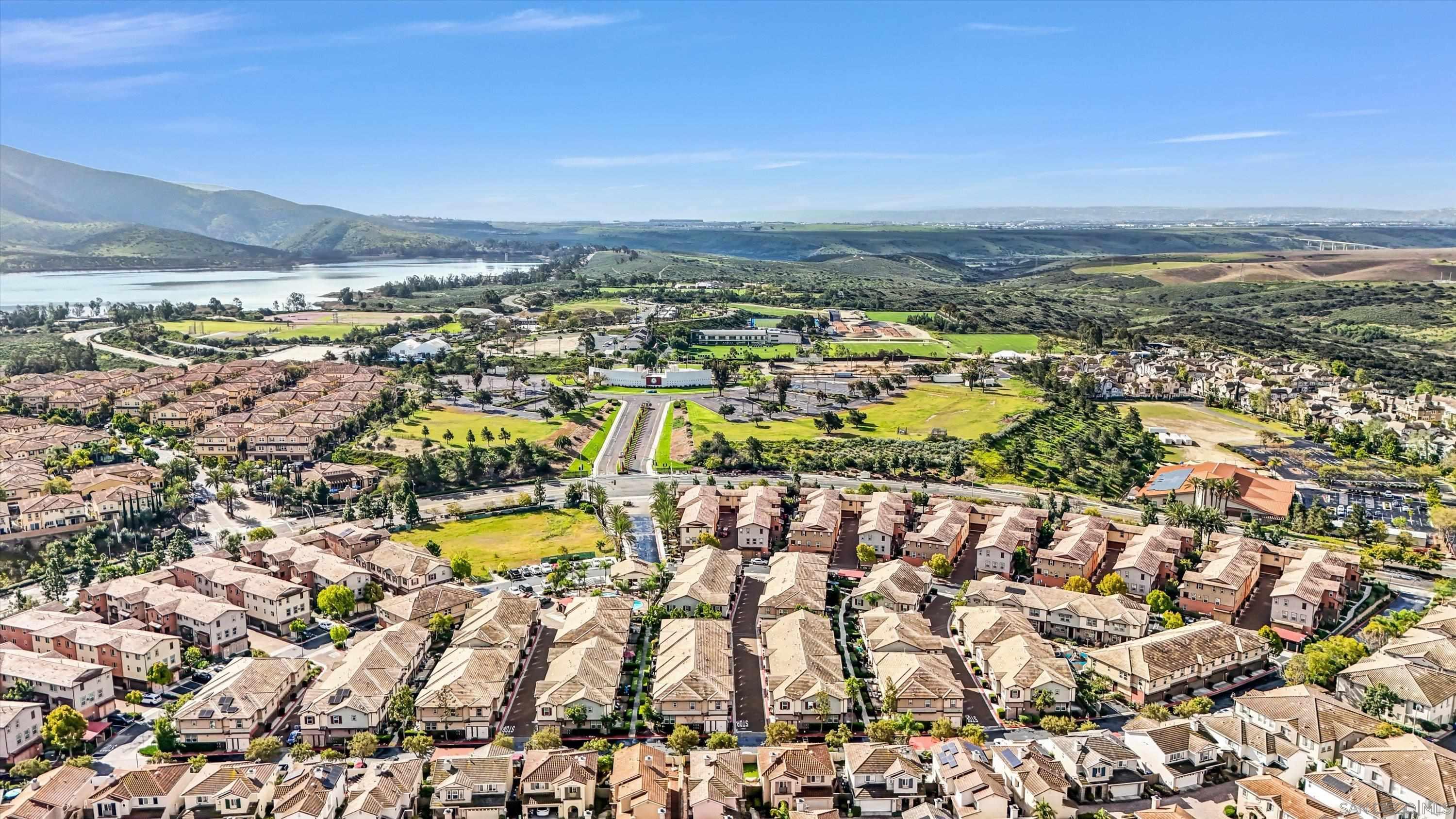 Detail Gallery Image 32 of 39 For 1514  Crown Ln Unit  #2,  Chula Vista,  CA 91915 - 3 Beds | 2/1 Baths