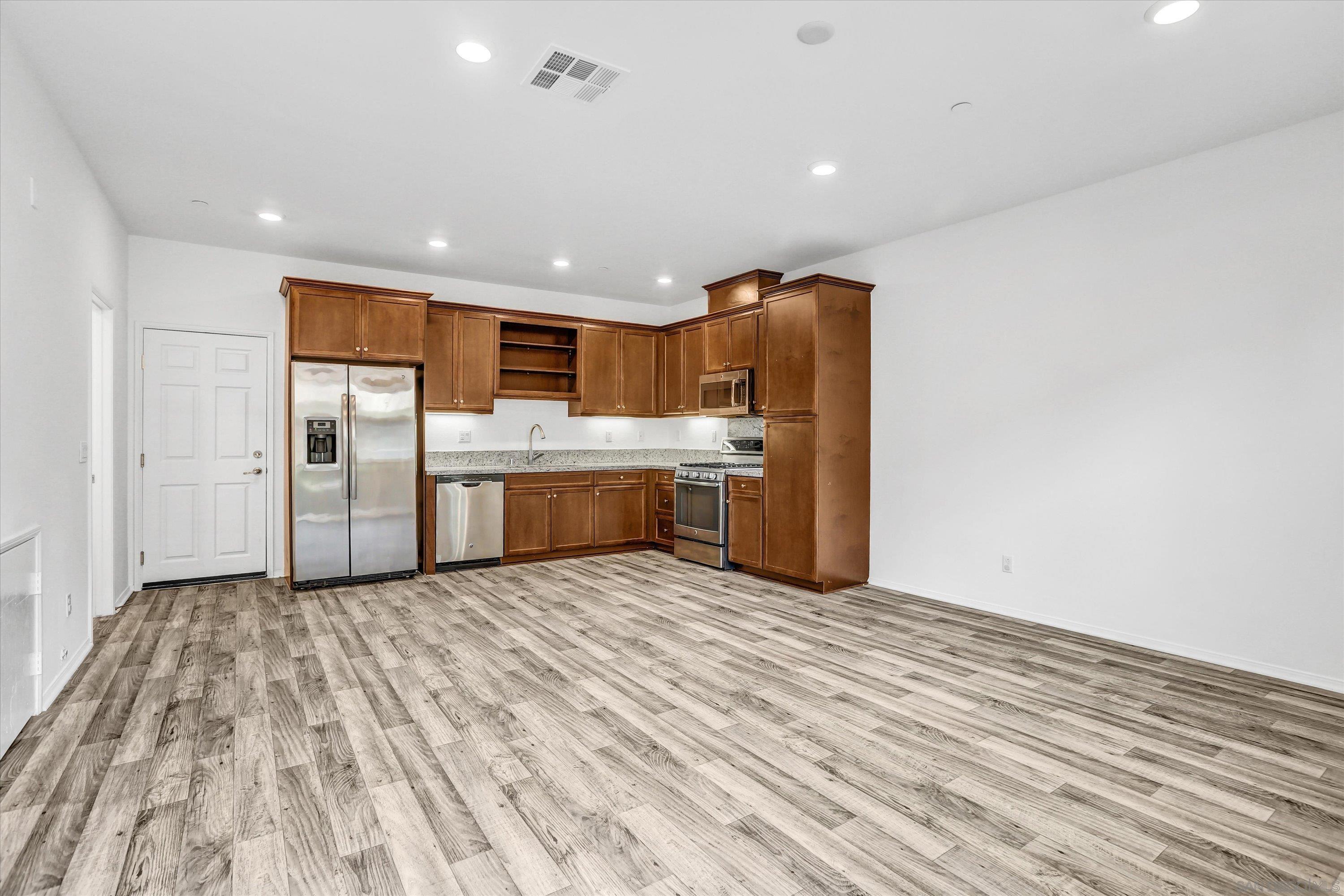 Detail Gallery Image 5 of 40 For 1514  Crown Ln Unit  #2,  Chula Vista,  CA 91915 - 3 Beds | 2/1 Baths