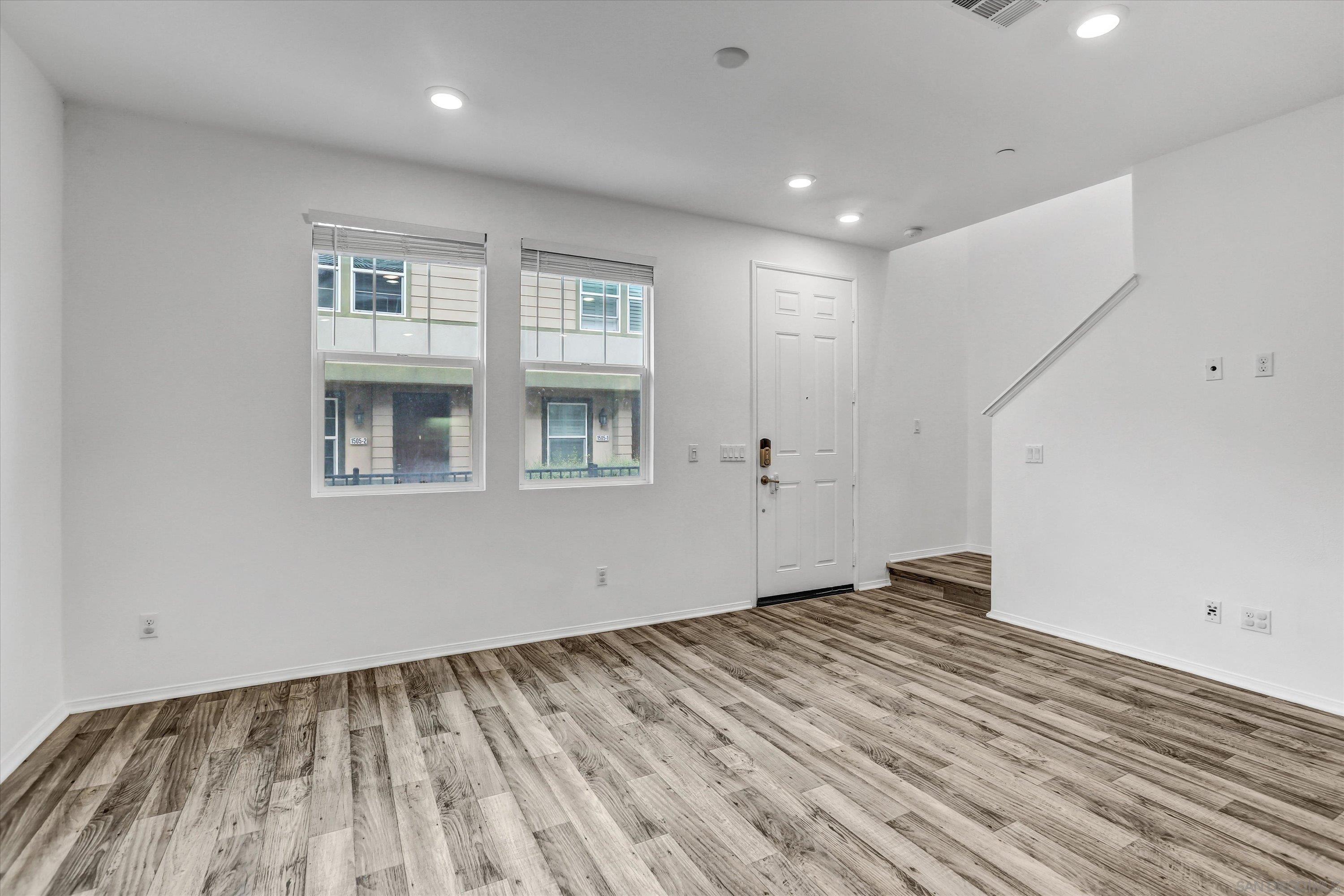 Detail Gallery Image 7 of 40 For 1514  Crown Ln Unit  #2,  Chula Vista,  CA 91915 - 3 Beds | 2/1 Baths