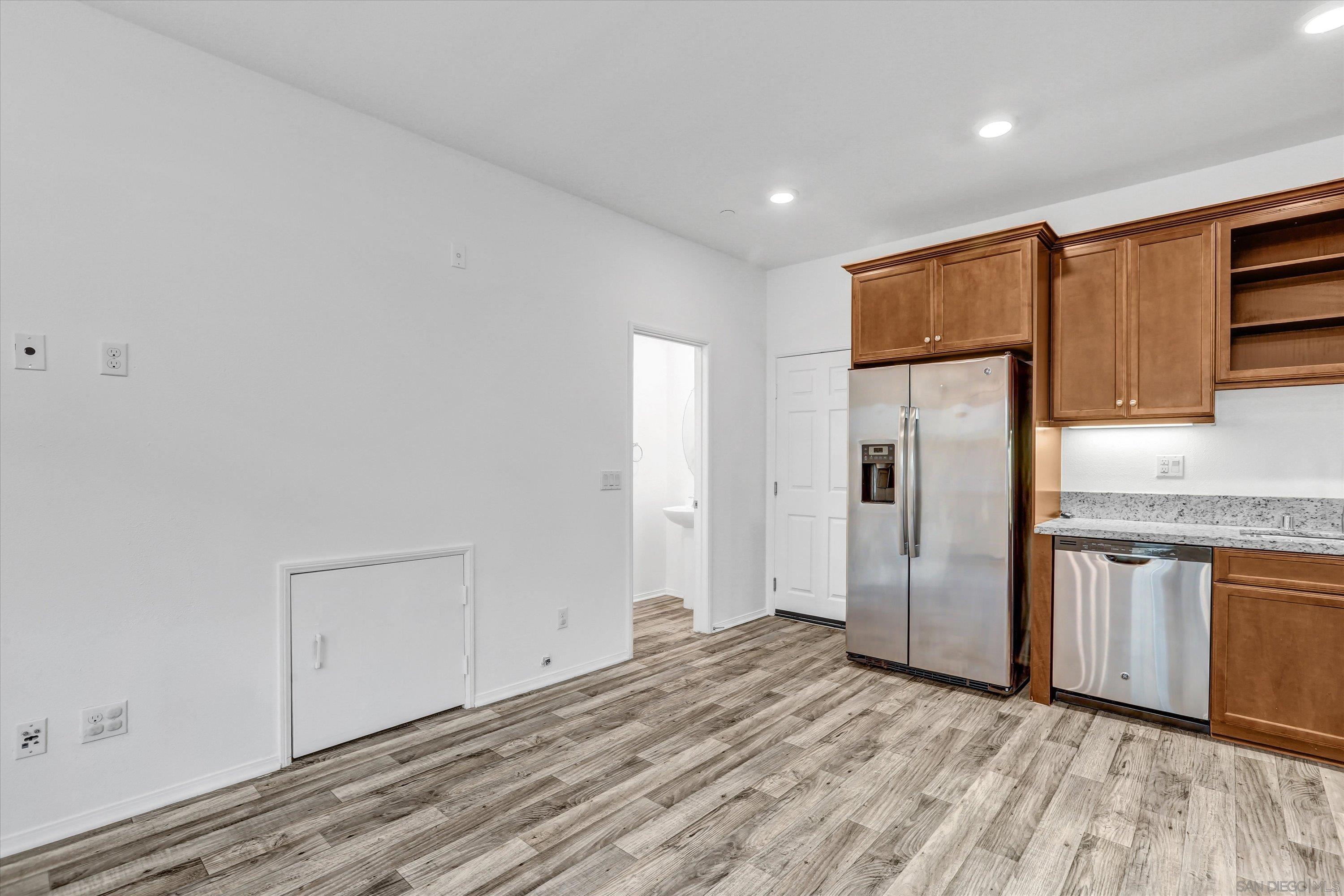 Detail Gallery Image 9 of 40 For 1514  Crown Ln Unit  #2,  Chula Vista,  CA 91915 - 3 Beds | 2/1 Baths