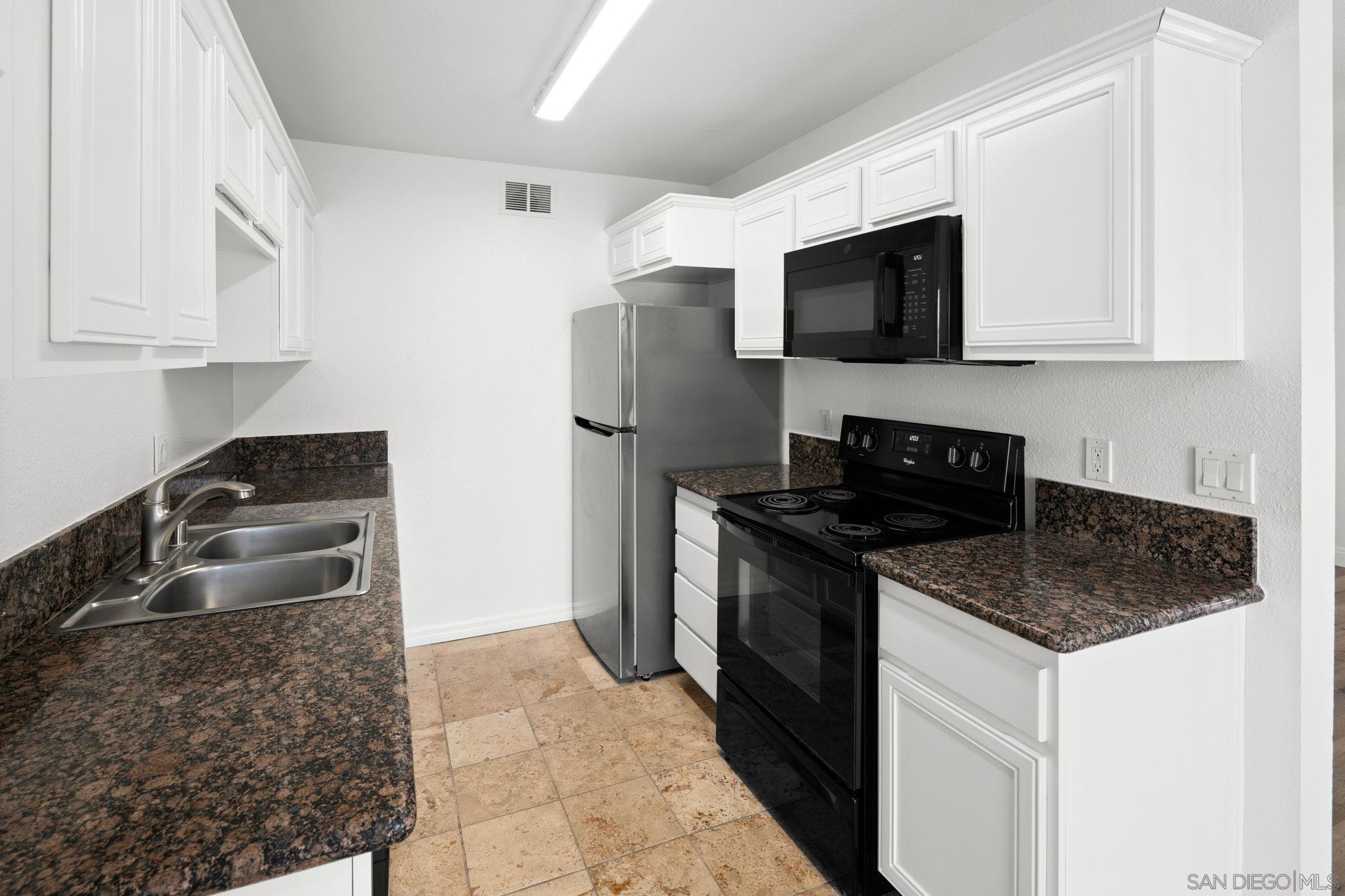 Detail Gallery Image 3 of 27 For 7594  Park Ridge Blvd  13, San Diego,  CA 92120 - 2 Beds | 2 Baths