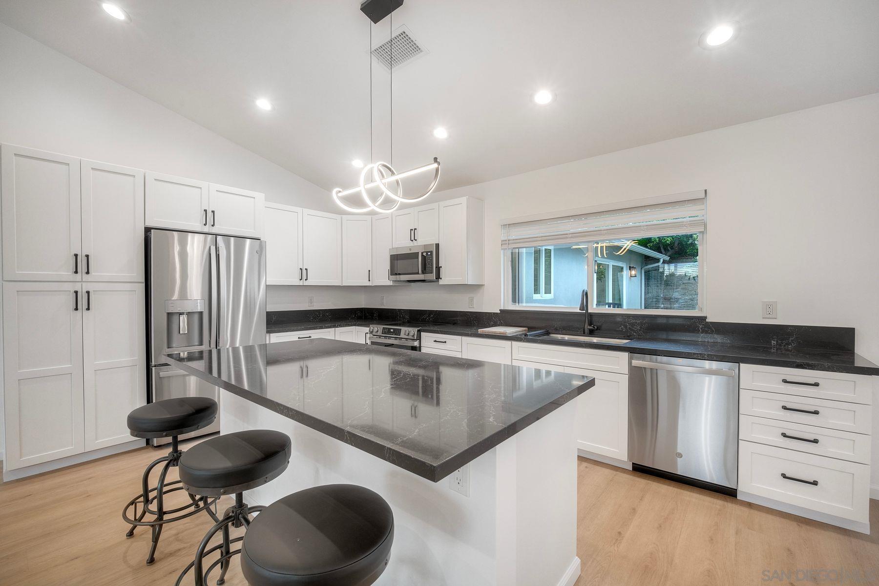 Detail Gallery Image 2 of 39 For 3427  Argyle St, San Diego,  CA 92111 - 4 Beds | 3/1 Baths