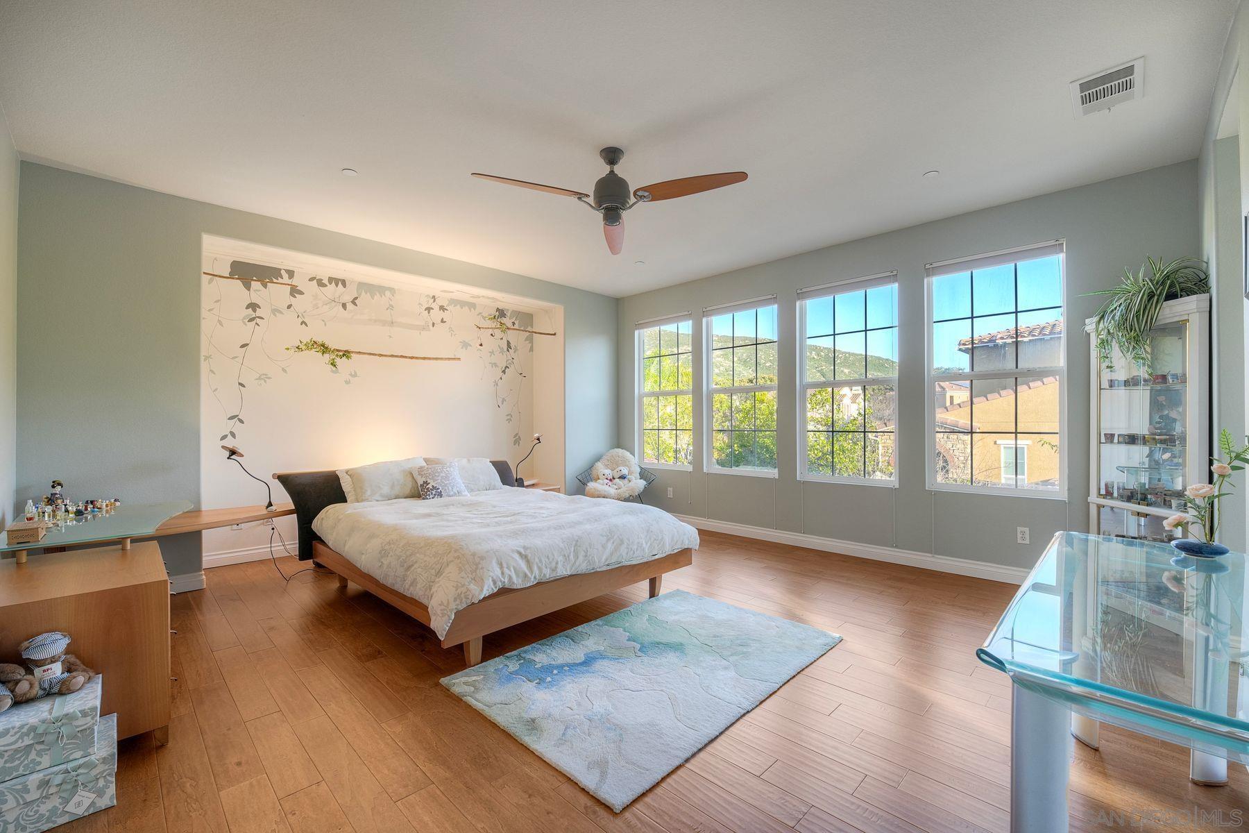 Detail Gallery Image 8 of 29 For 17135  Glen Aspen Dr, San Diego,  CA 92127 - 4 Beds | 3/1 Baths