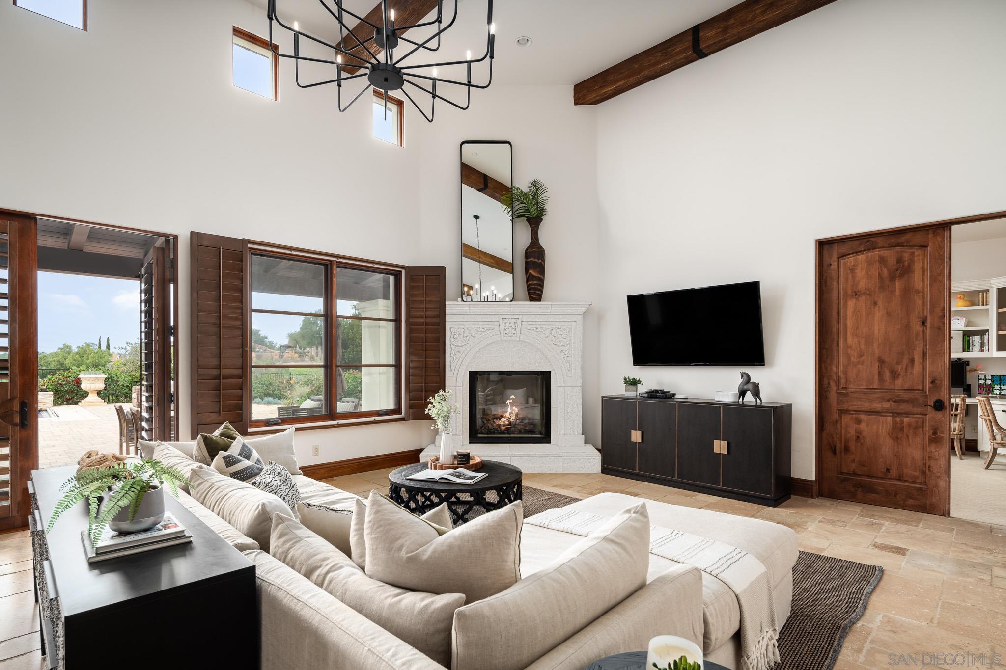 Detail Gallery Image 2 of 21 For 7576  Northern Lights, San Diego,  CA 92127 - 6 Beds | 5/1 Baths