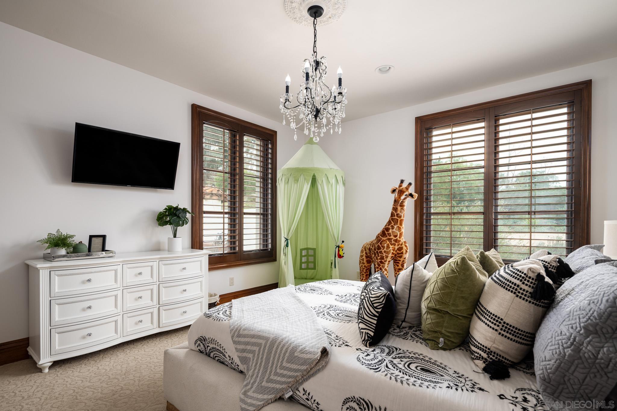 Detail Gallery Image 17 of 41 For 7576  Northern Lights, San Diego,  CA 92127 - 6 Beds | 5/1 Baths