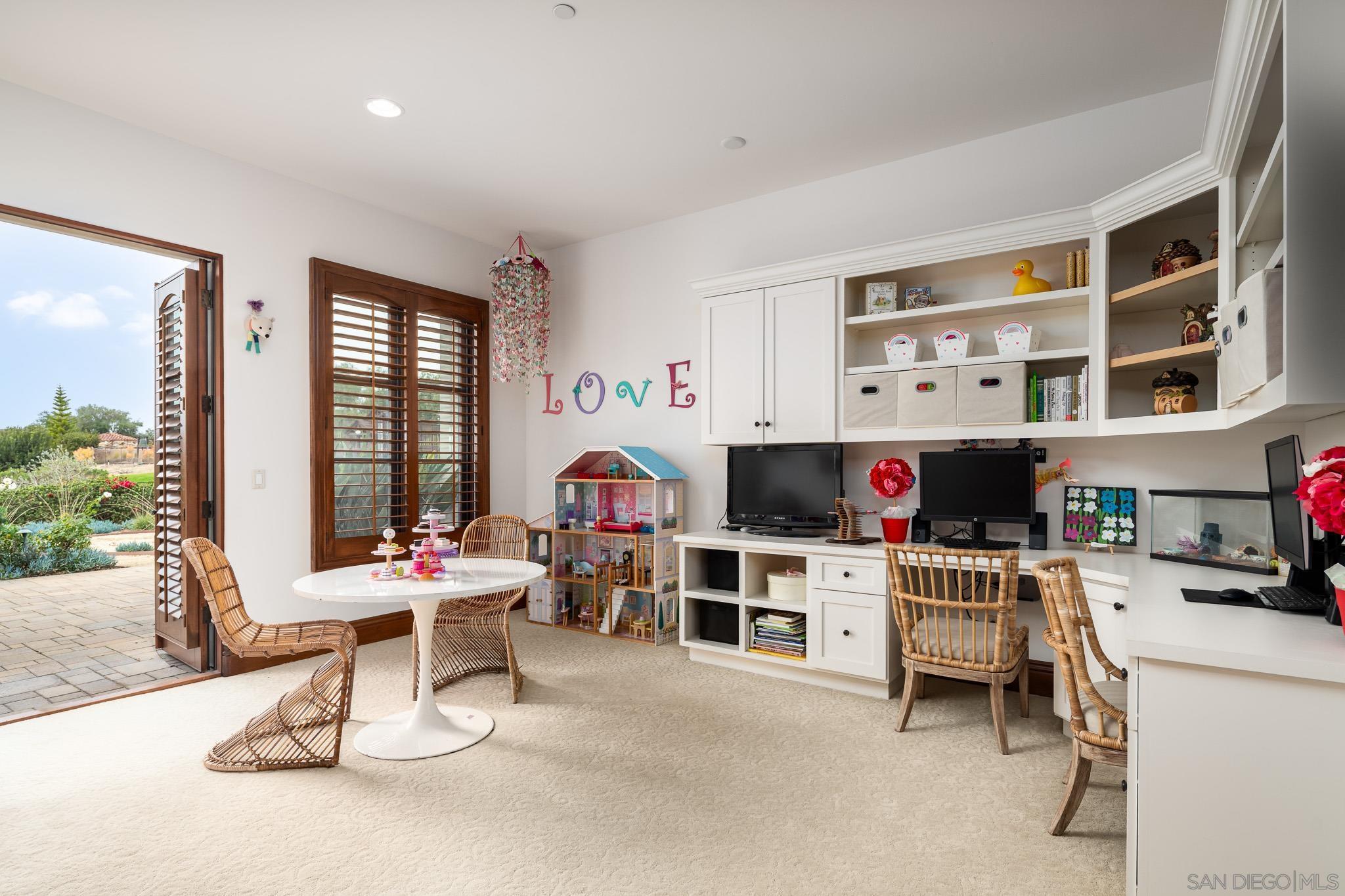 Detail Gallery Image 19 of 41 For 7576  Northern Lights, San Diego,  CA 92127 - 6 Beds | 5/1 Baths