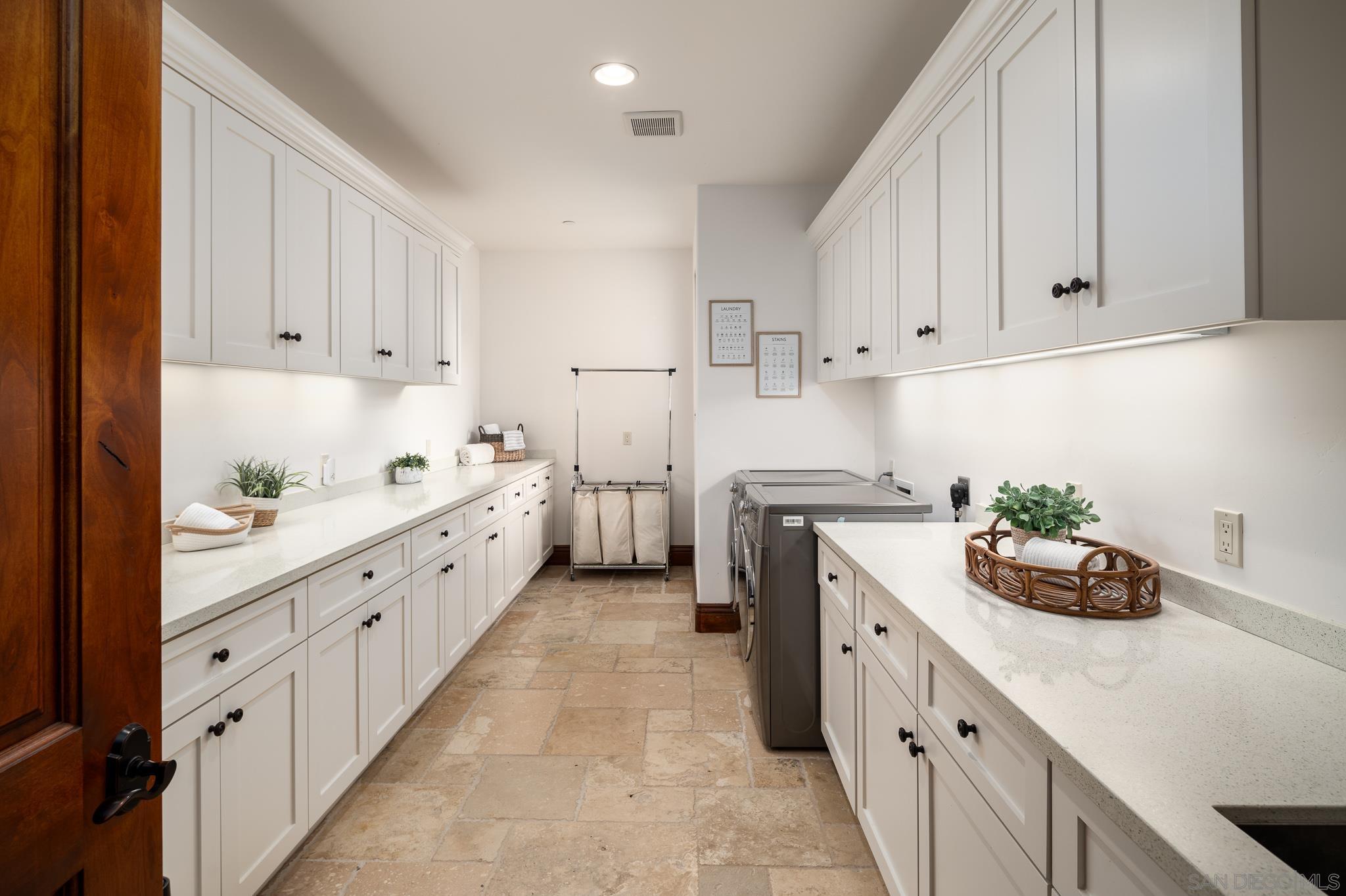 Detail Gallery Image 22 of 41 For 7576  Northern Lights, San Diego,  CA 92127 - 6 Beds | 5/1 Baths