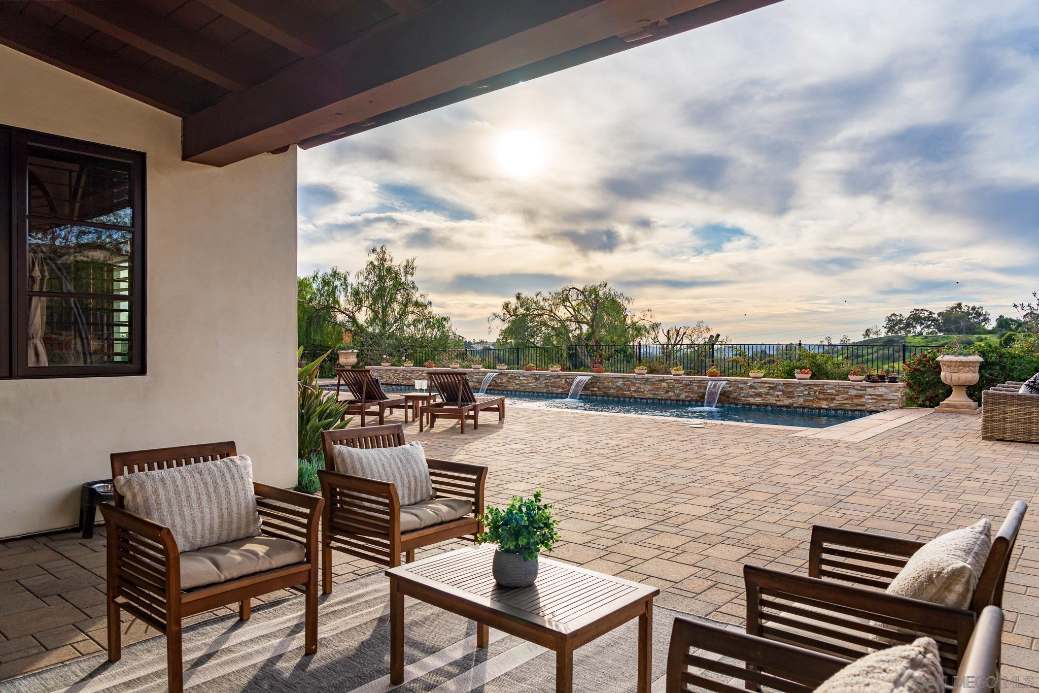 Detail Gallery Image 34 of 41 For 7576  Northern Lights, San Diego,  CA 92127 - 6 Beds | 5/1 Baths