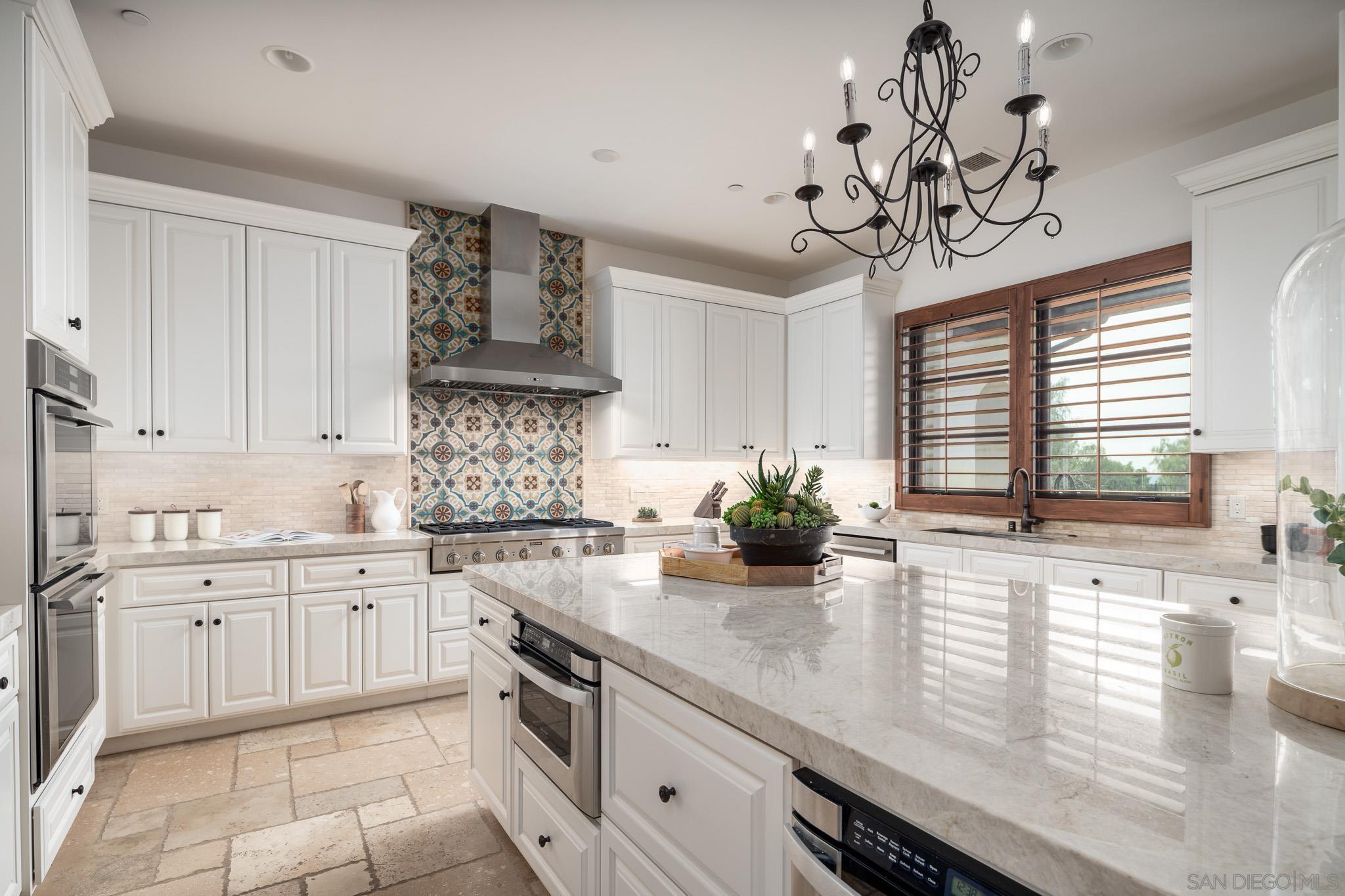 Detail Gallery Image 6 of 41 For 7576  Northern Lights, San Diego,  CA 92127 - 6 Beds | 5/1 Baths