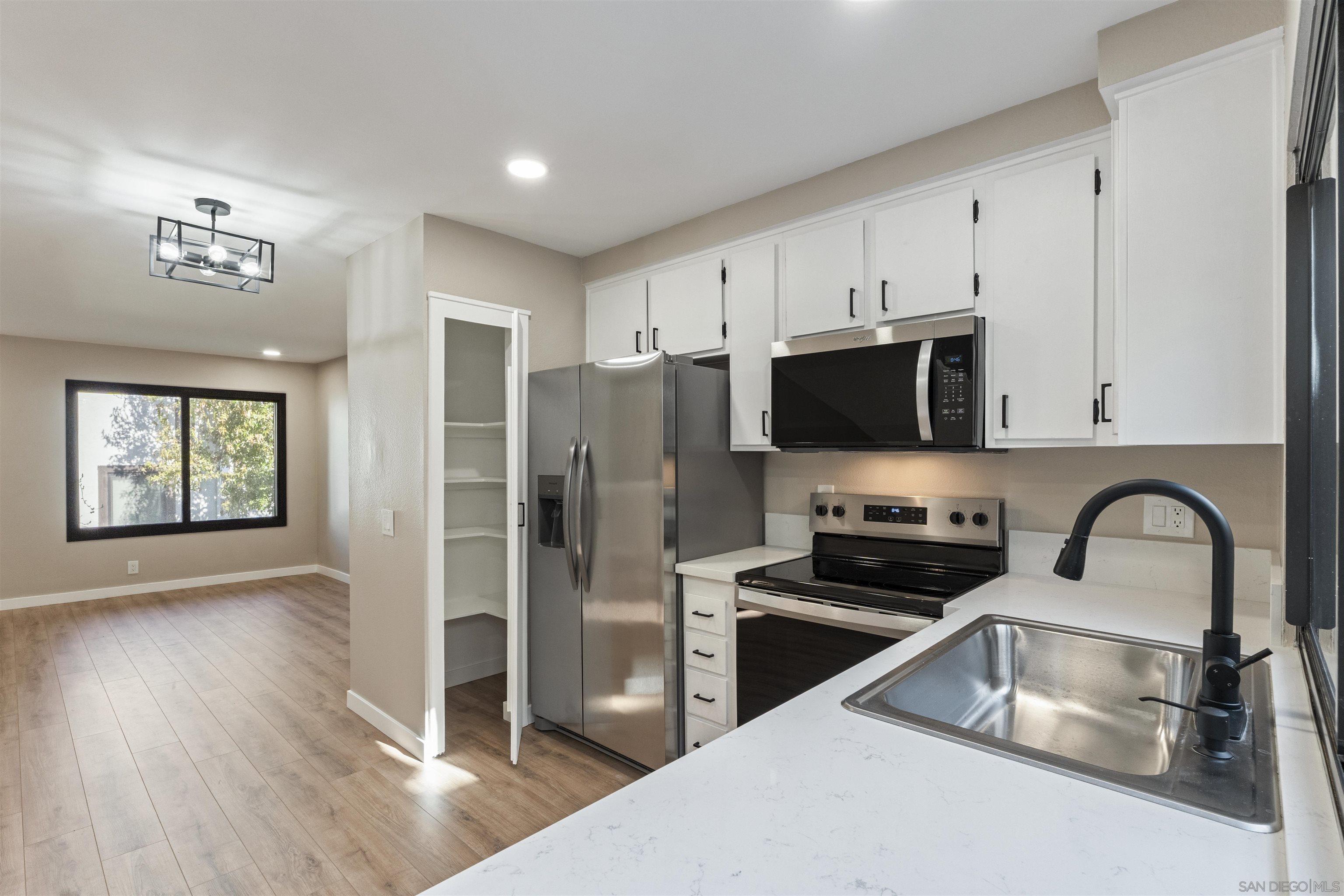 Detail Gallery Image 7 of 33 For 3885  Caminito Litoral  #230,  San Diego,  CA 92107 - 2 Beds | 1 Baths