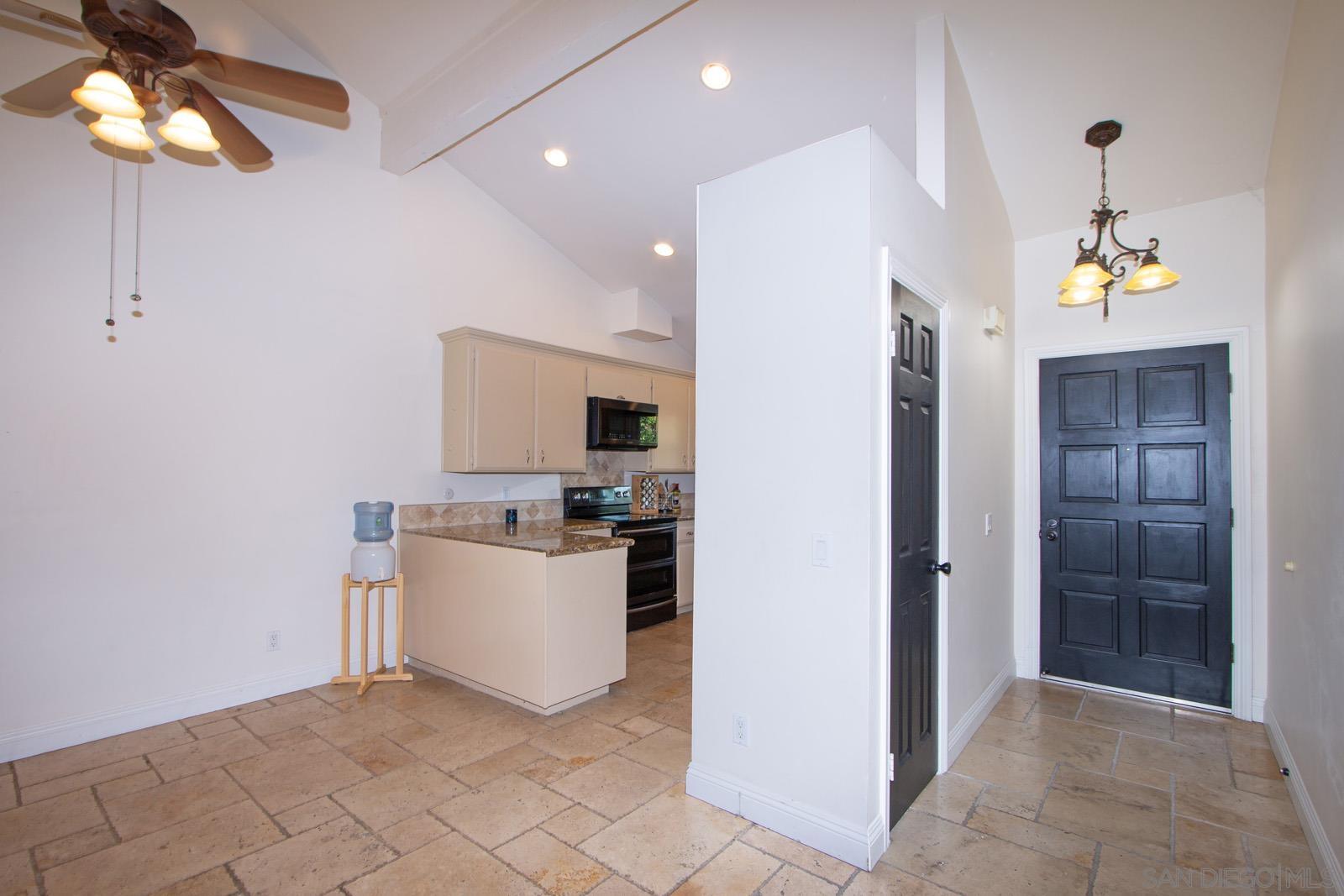 Detail Gallery Image 13 of 38 For 31948  Del Cielo Este  #7,  Bonsall,  CA 92003 - 3 Beds | 2 Baths