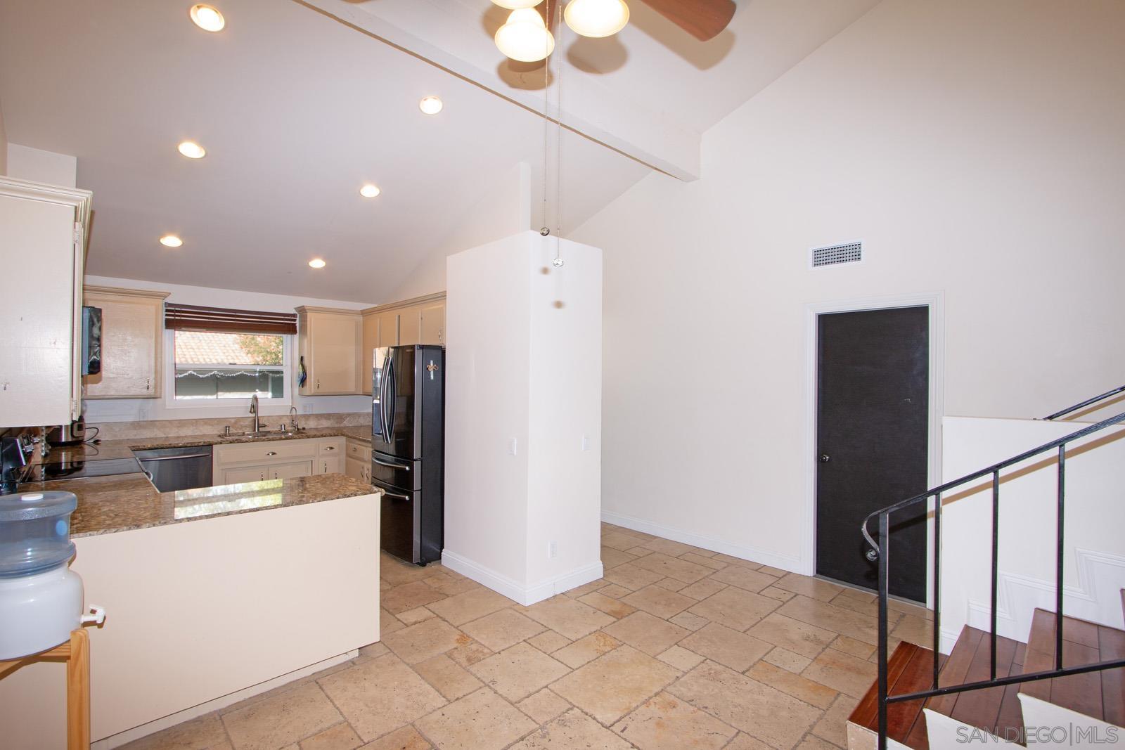 Detail Gallery Image 14 of 38 For 31948  Del Cielo Este  #7,  Bonsall,  CA 92003 - 3 Beds | 2 Baths