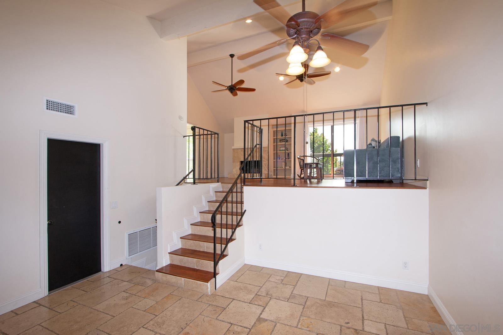 Detail Gallery Image 4 of 38 For 31948  Del Cielo Este  #7,  Bonsall,  CA 92003 - 3 Beds | 2 Baths