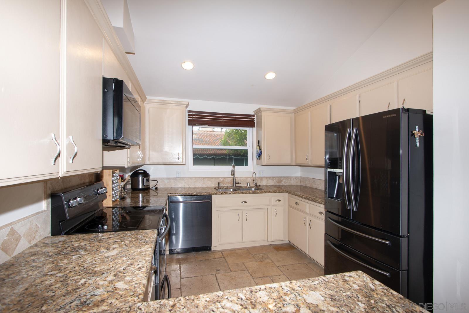 Detail Gallery Image 10 of 38 For 31948  Del Cielo Este  #7,  Bonsall,  CA 92003 - 3 Beds | 2 Baths