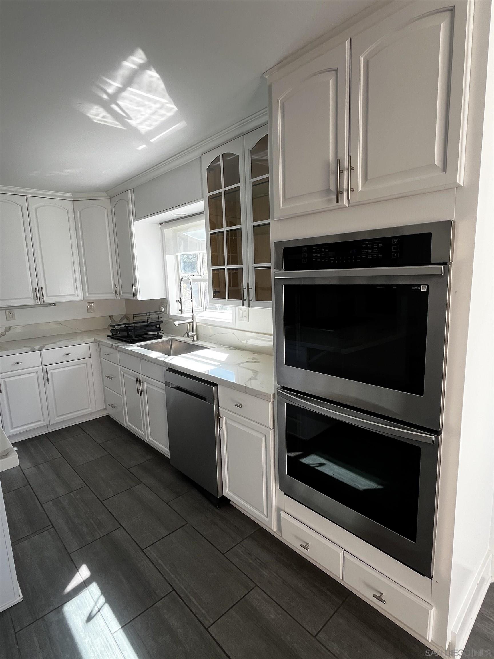 Detail Gallery Image 11 of 54 For 1625  Stewart St, Oceanside,  CA 92054 - 4 Beds | 3 Baths