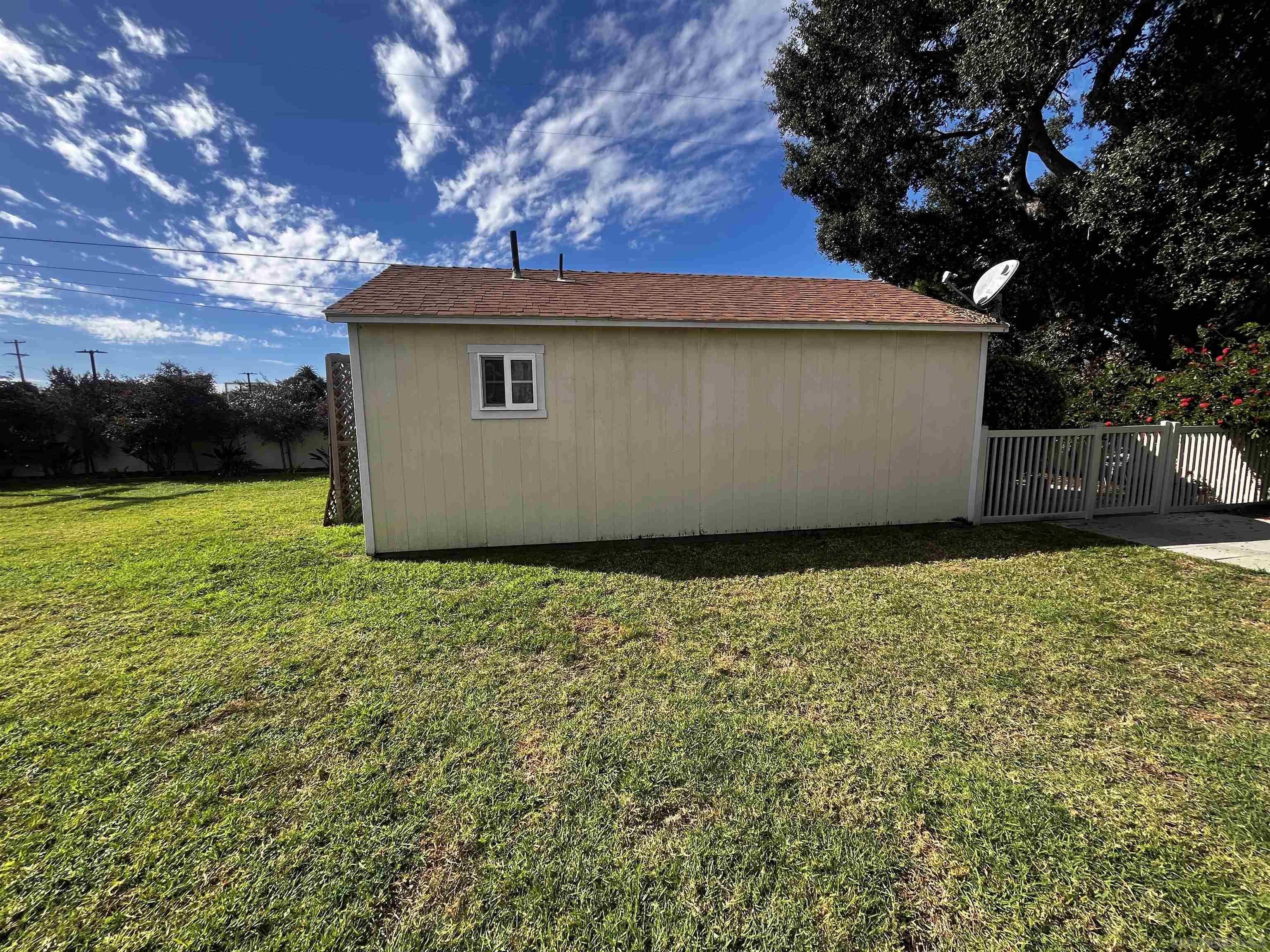 Detail Gallery Image 8 of 10 For 1625  Stewart St, Oceanside,  CA 92054 - 4 Beds | 3 Baths
