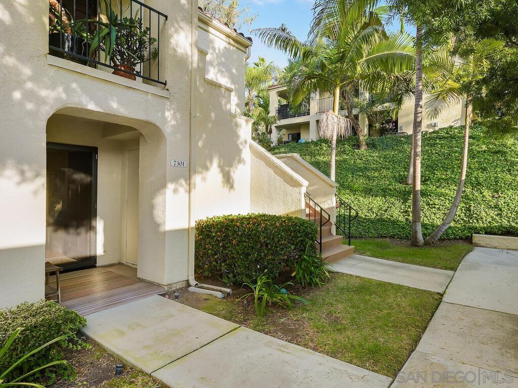 Detail Gallery Image 2 of 39 For 7301  Calle De Fuentes, Carlsbad,  CA 92009 - 2 Beds | 2 Baths