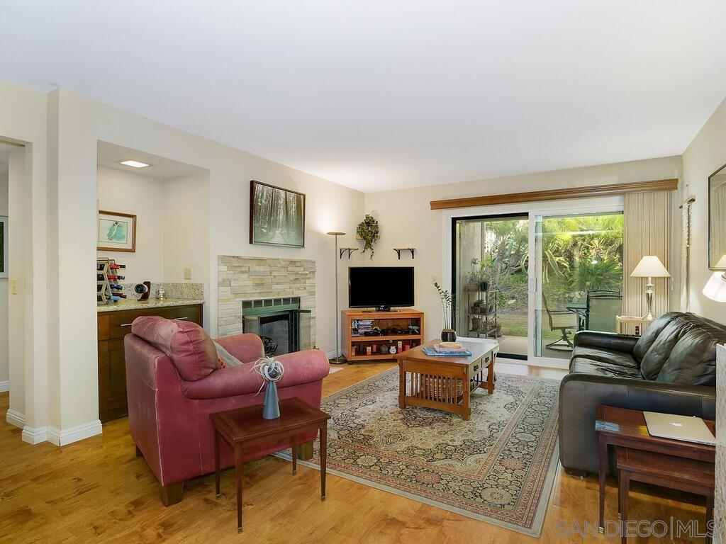 Detail Gallery Image 3 of 39 For 7301  Calle De Fuentes, Carlsbad,  CA 92009 - 2 Beds | 2 Baths